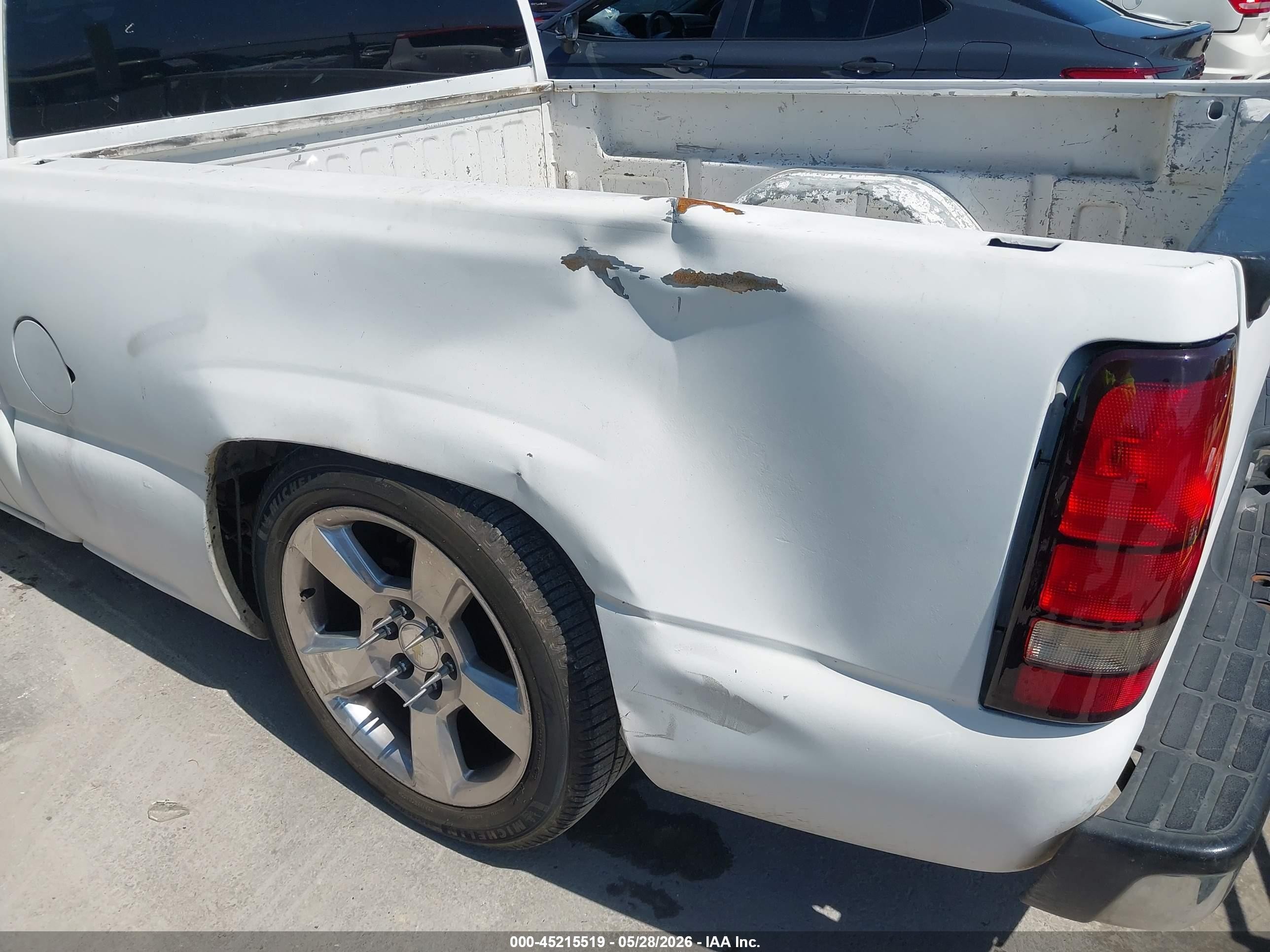 2001 Chevrolet Silverado 1500 Ls White vin: 2GCEC19T411178340