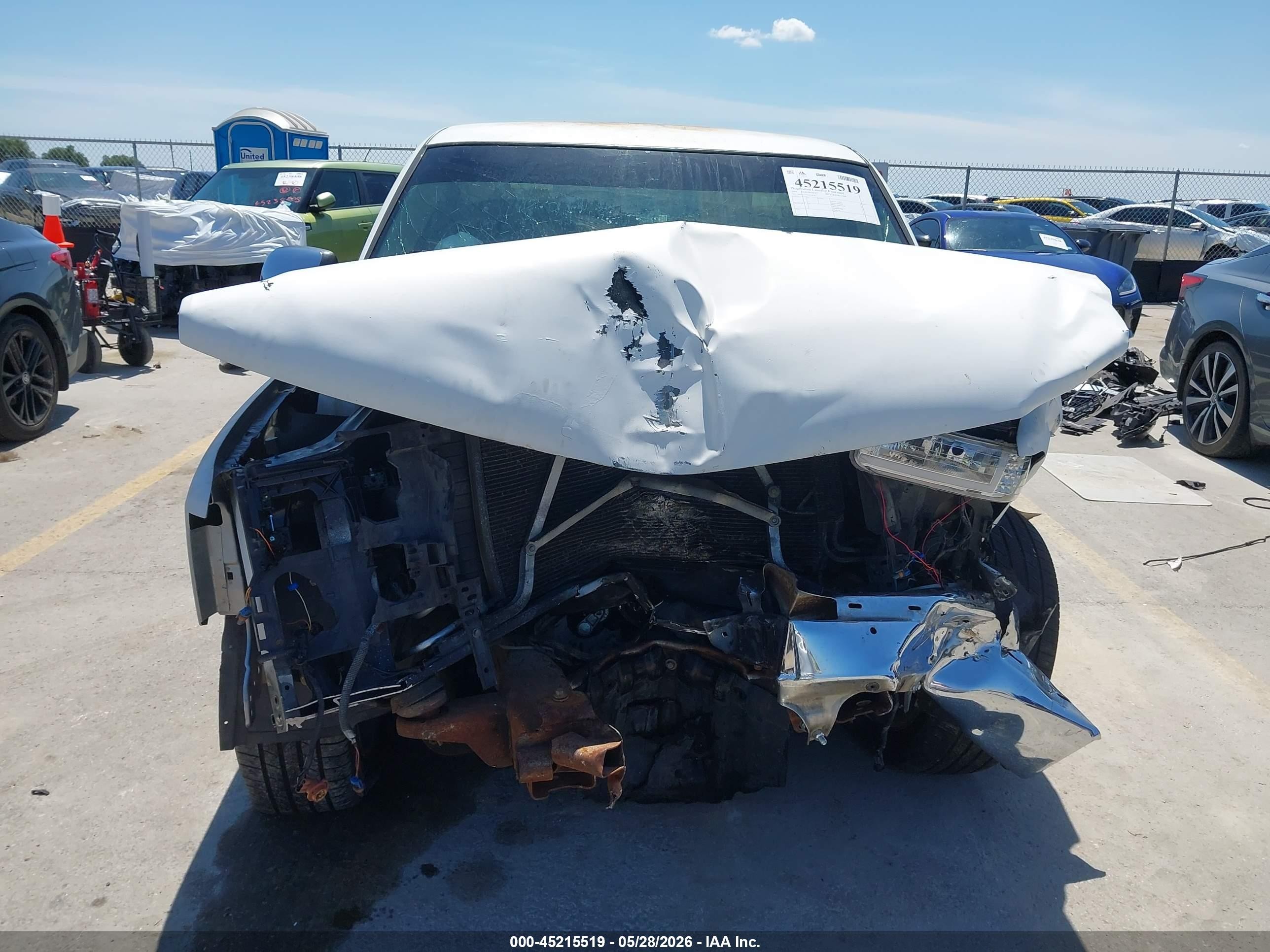 2001 Chevrolet Silverado 1500 Ls White vin: 2GCEC19T411178340