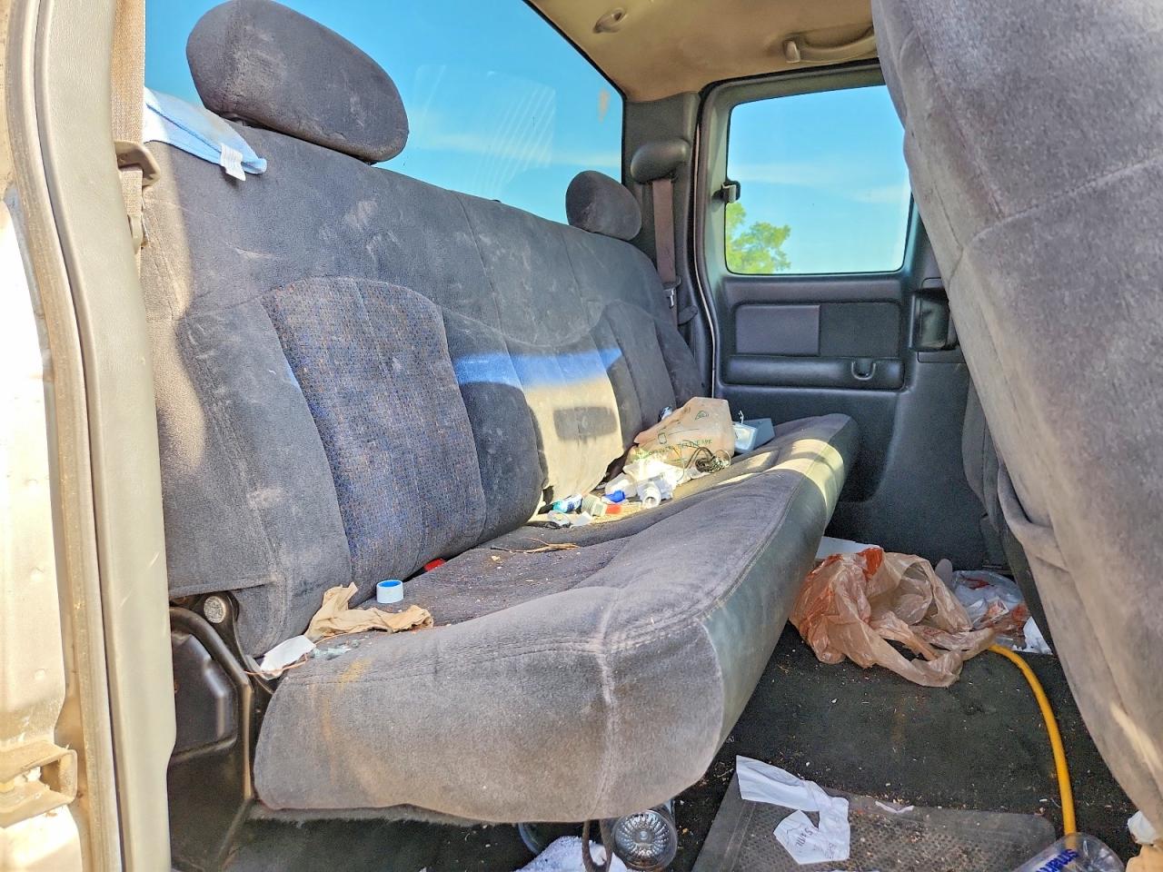 2001 Chevrolet Silverado C1500 Бежевый vin: 2GCEC19T411236155