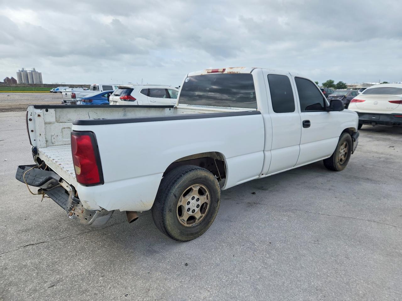 2003 Chevrolet Silverado C1500 White vin: 2GCEC19T431149391