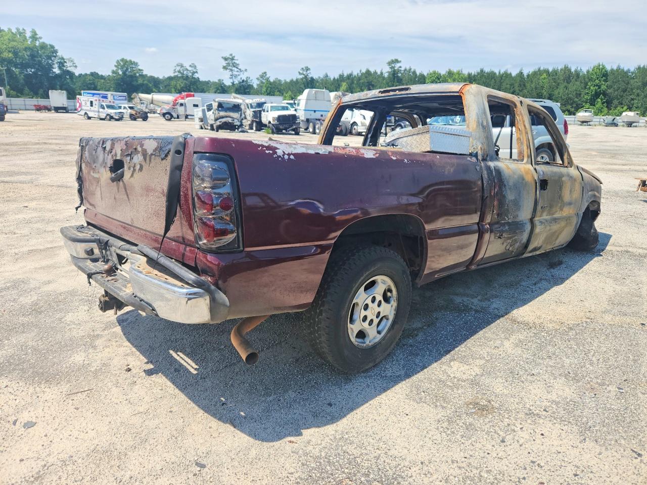 2003 Chevrolet Silverado C1500 Burn vin: 2GCEC19T431218094