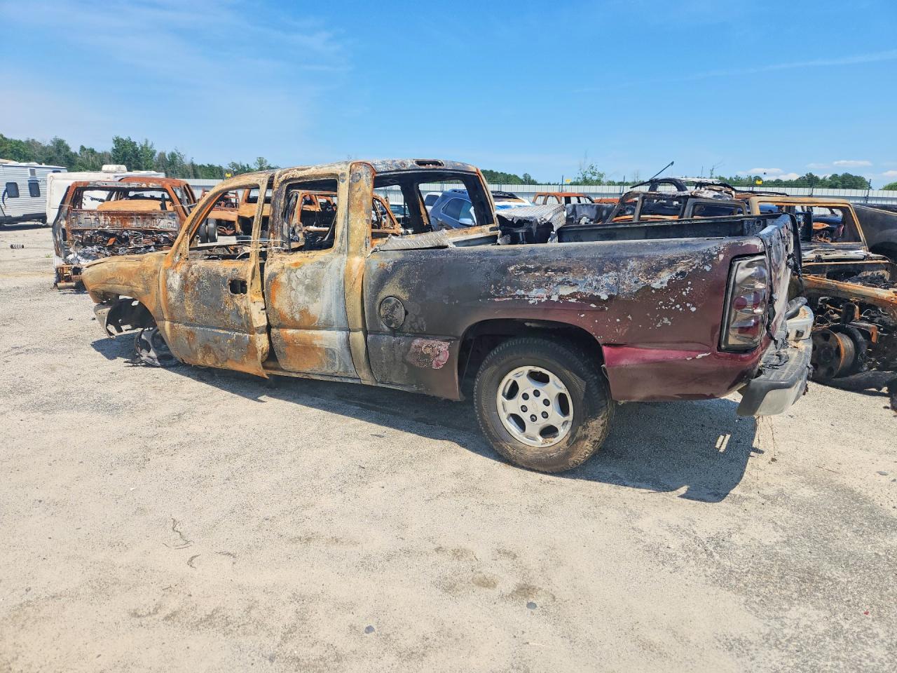 2003 Chevrolet Silverado C1500 Burn vin: 2GCEC19T431218094