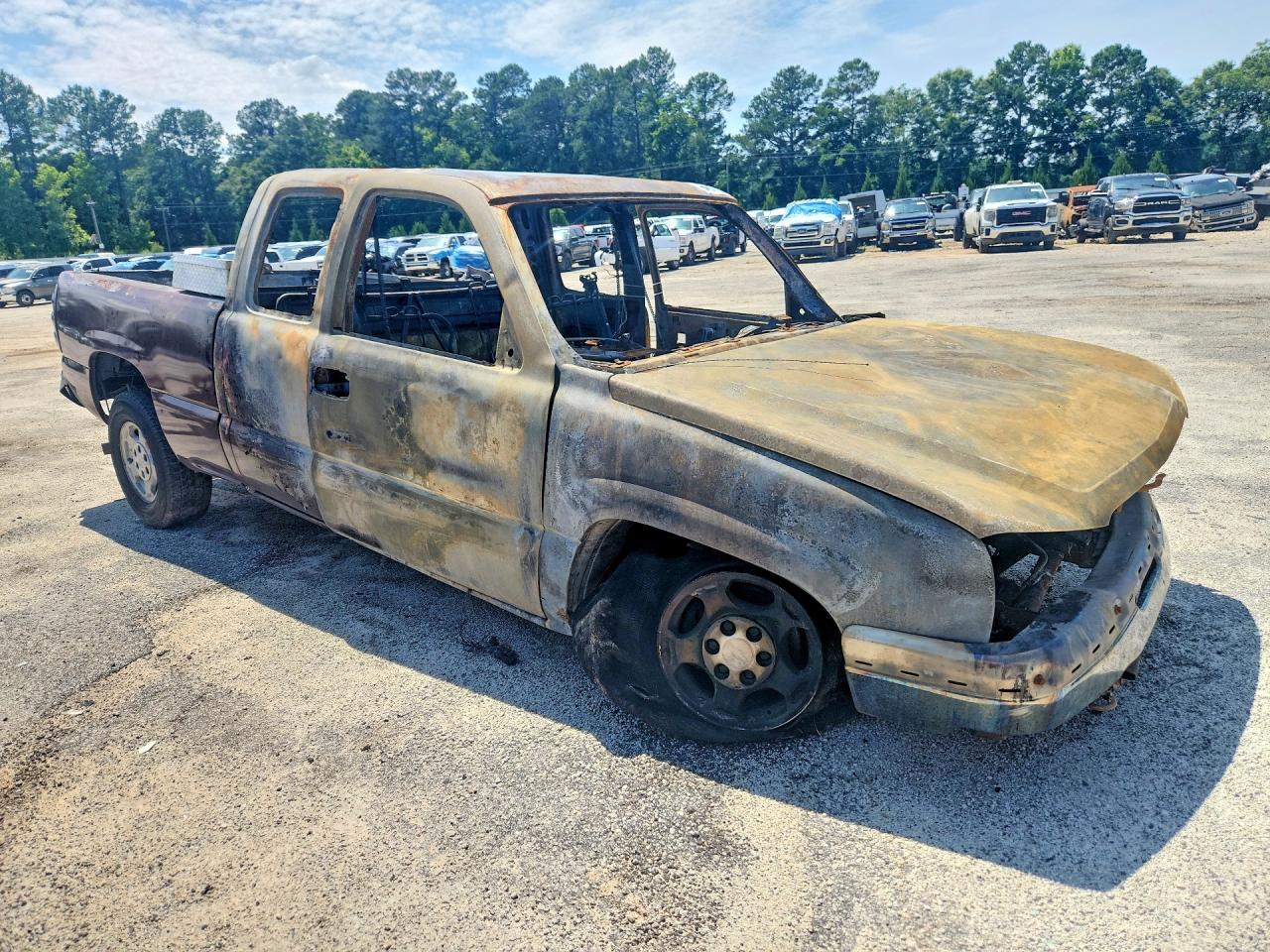 2003 Chevrolet Silverado C1500 Burn vin: 2GCEC19T431218094