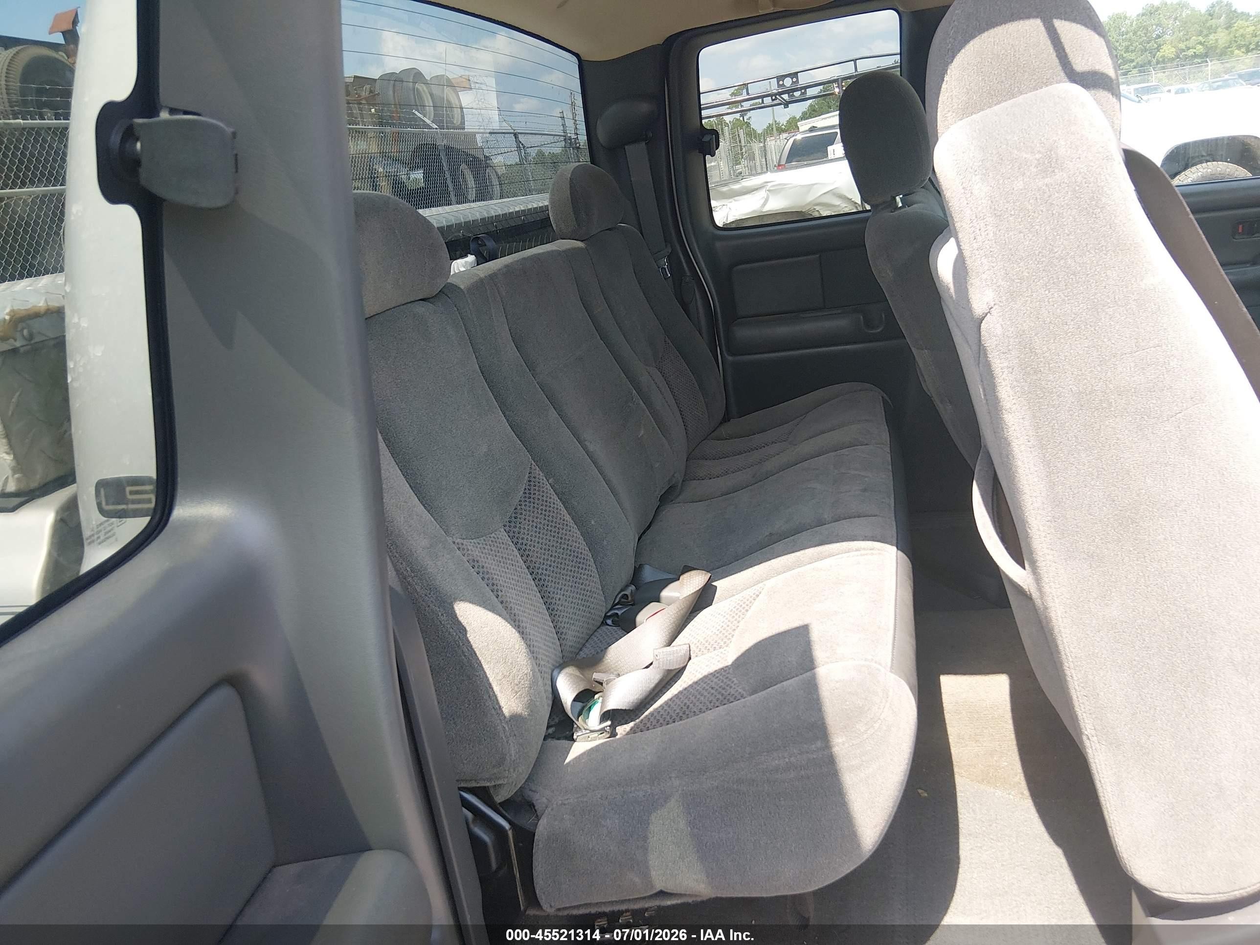 2004 Chevrolet Silverado 1500 Ls Silver vin: 2GCEC19T441136304