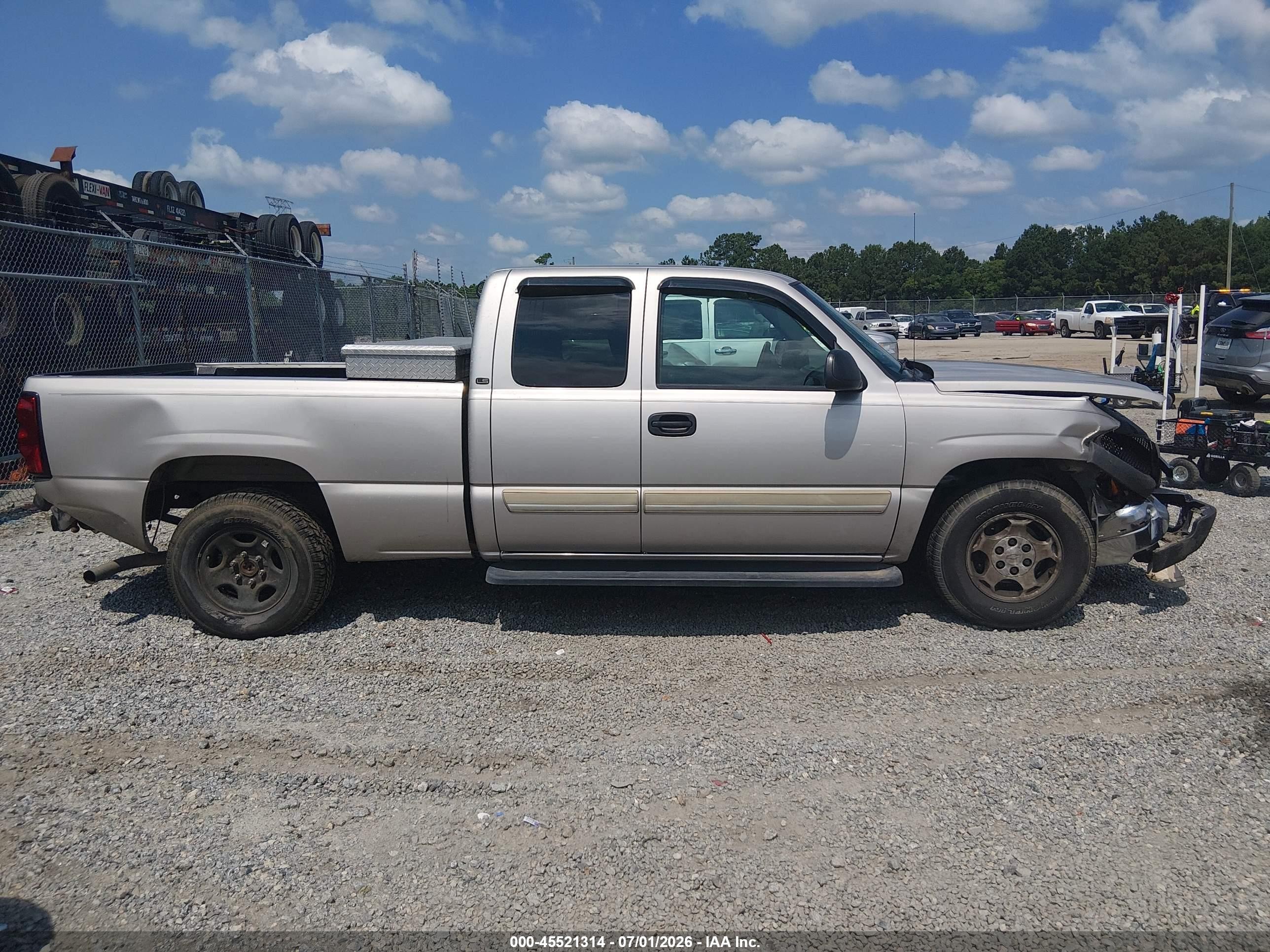 2004 Chevrolet Silverado 1500 Ls Silver vin: 2GCEC19T441136304