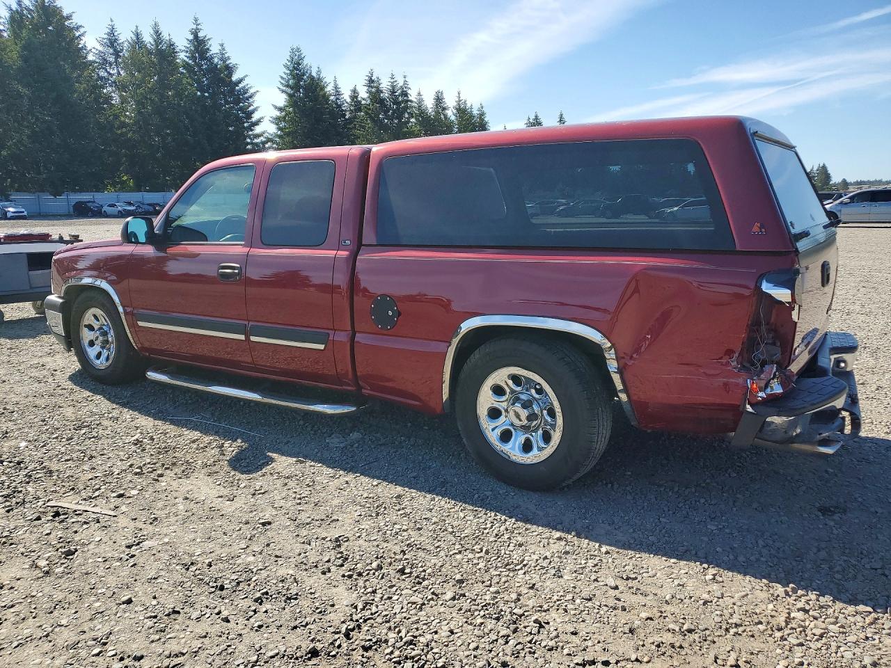 2005 Chevrolet Silverado C1500 Red vin: 2GCEC19T451294790