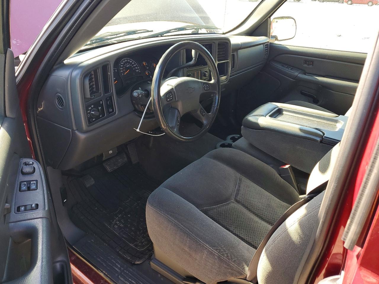 2005 Chevrolet Silverado C1500 Red vin: 2GCEC19T451294790