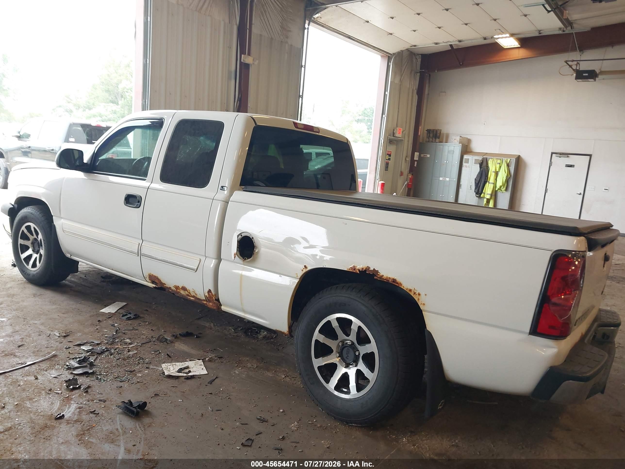 2005 Chevrolet Silverado 1500 Ls White vin: 2GCEC19T451299181