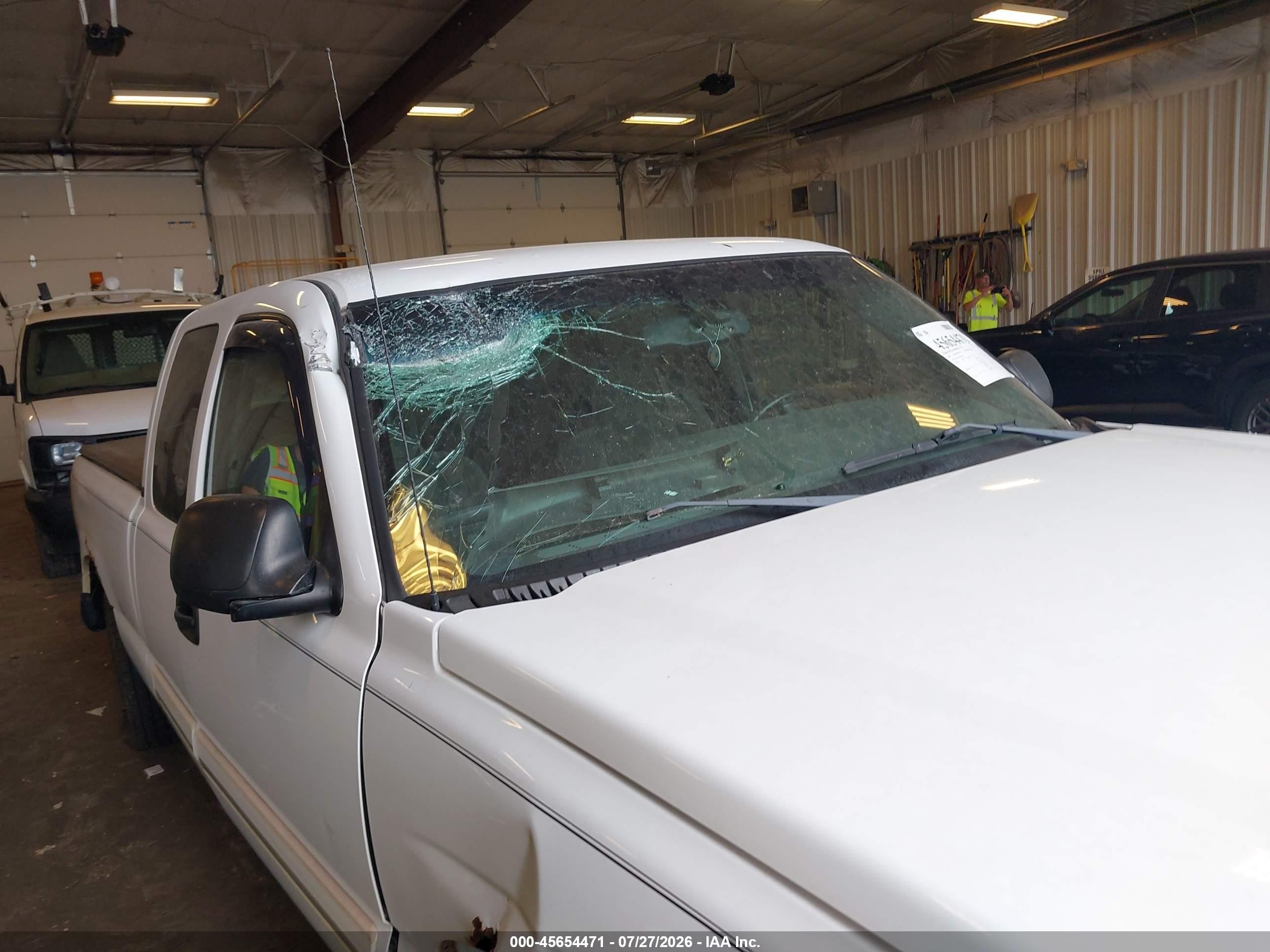 2005 Chevrolet Silverado 1500 Ls White vin: 2GCEC19T451299181