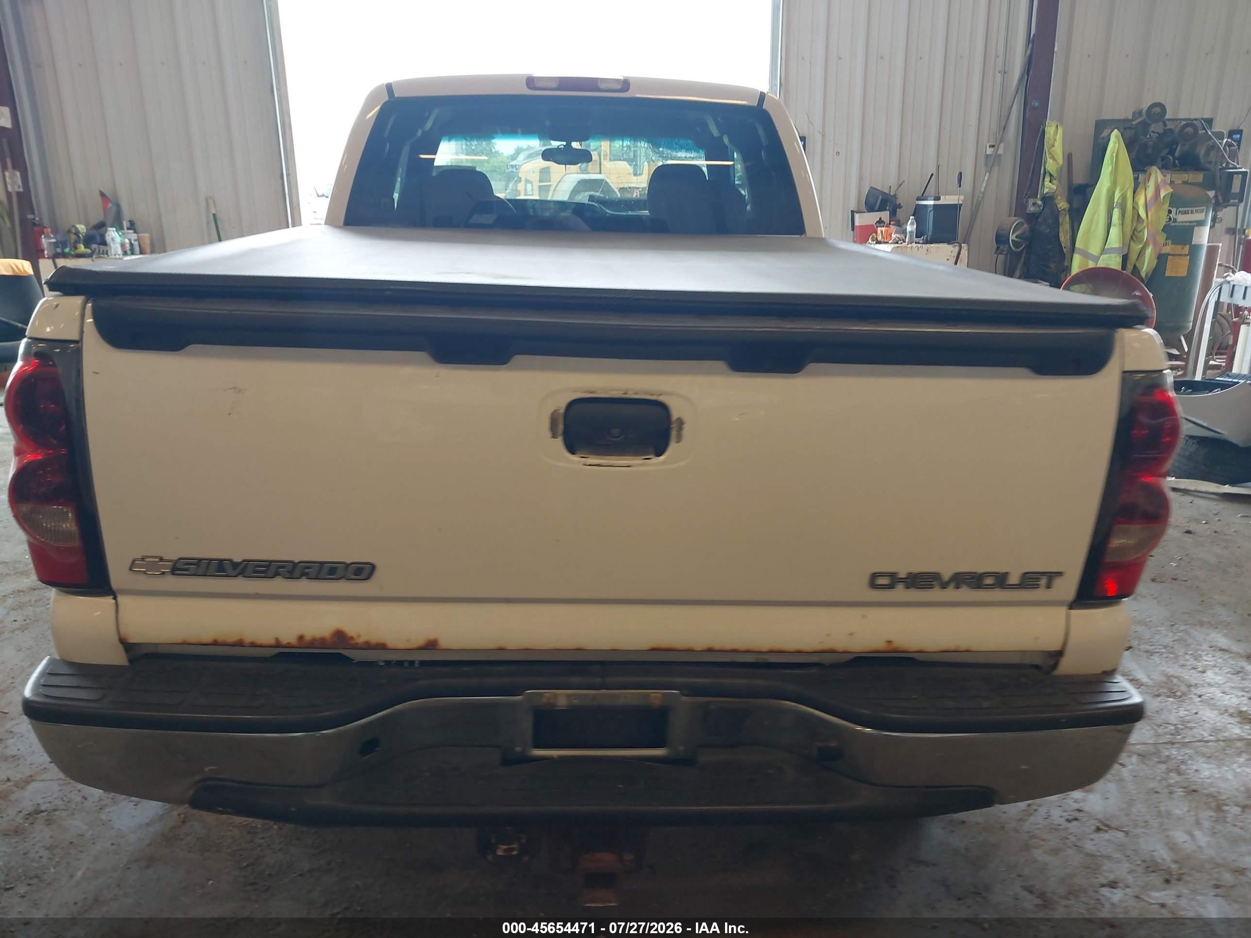 2005 Chevrolet Silverado 1500 Ls White vin: 2GCEC19T451299181