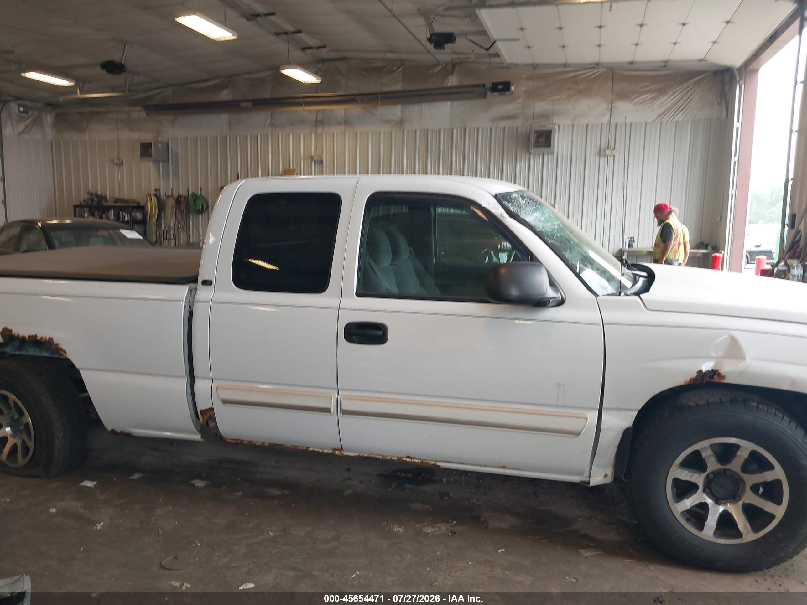 2005 Chevrolet Silverado 1500 Ls White vin: 2GCEC19T451299181