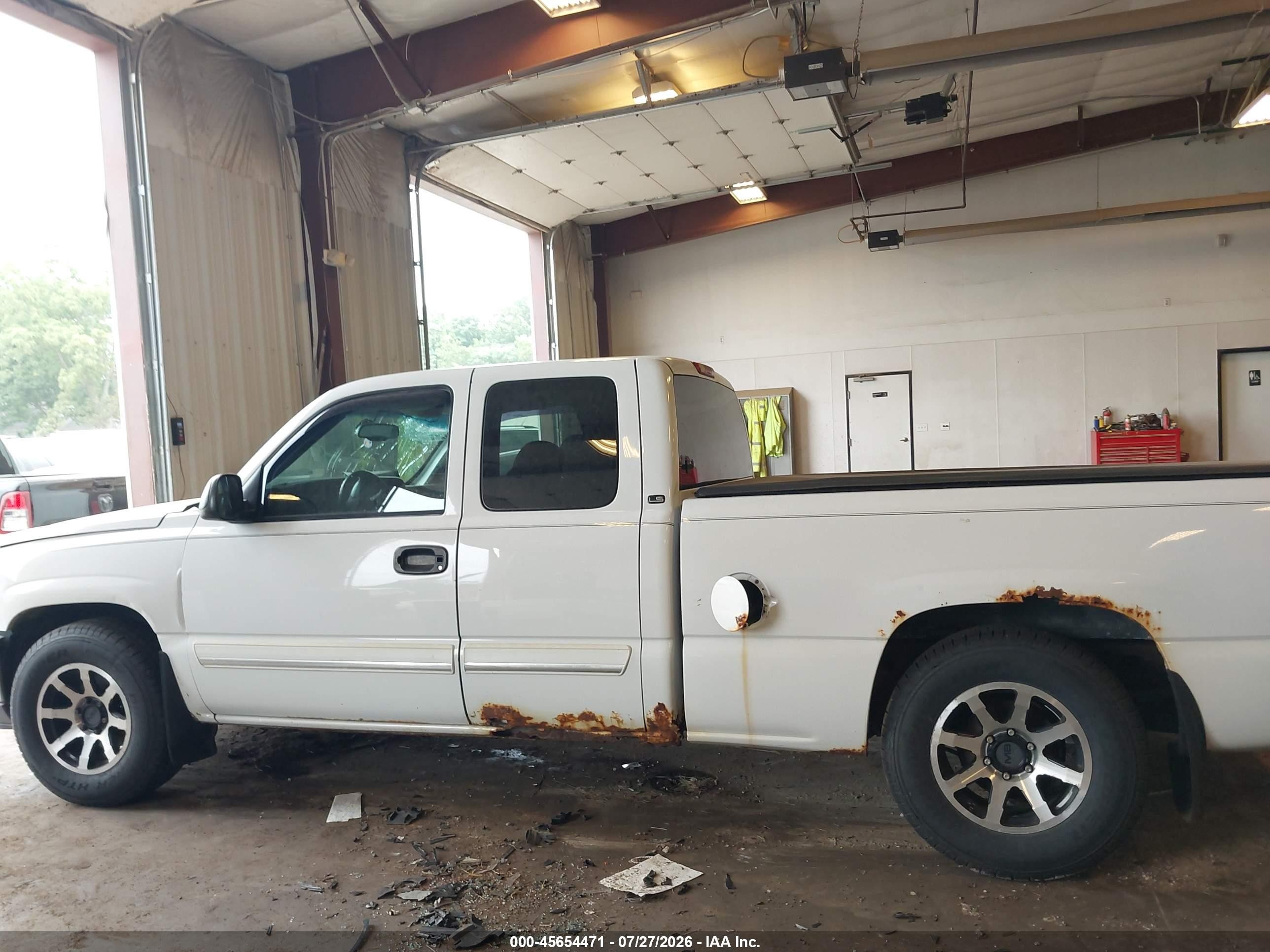 2005 Chevrolet Silverado 1500 Ls White vin: 2GCEC19T451299181