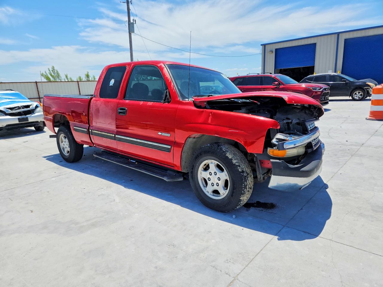1999 Chevrolet Silverado C1500 Red vin: 2GCEC19T4X1230655