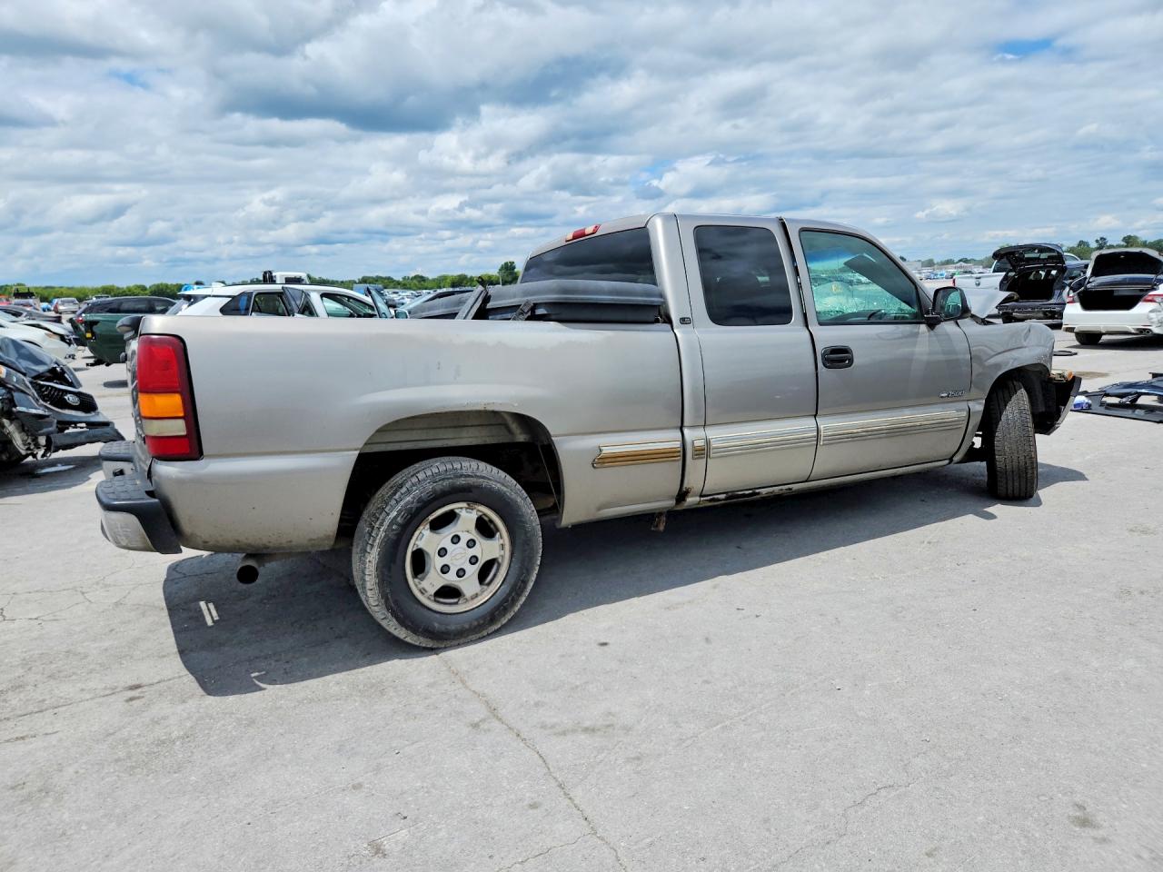 2001 Chevrolet Silverado C1500 Beige vin: 2GCEC19T511138722