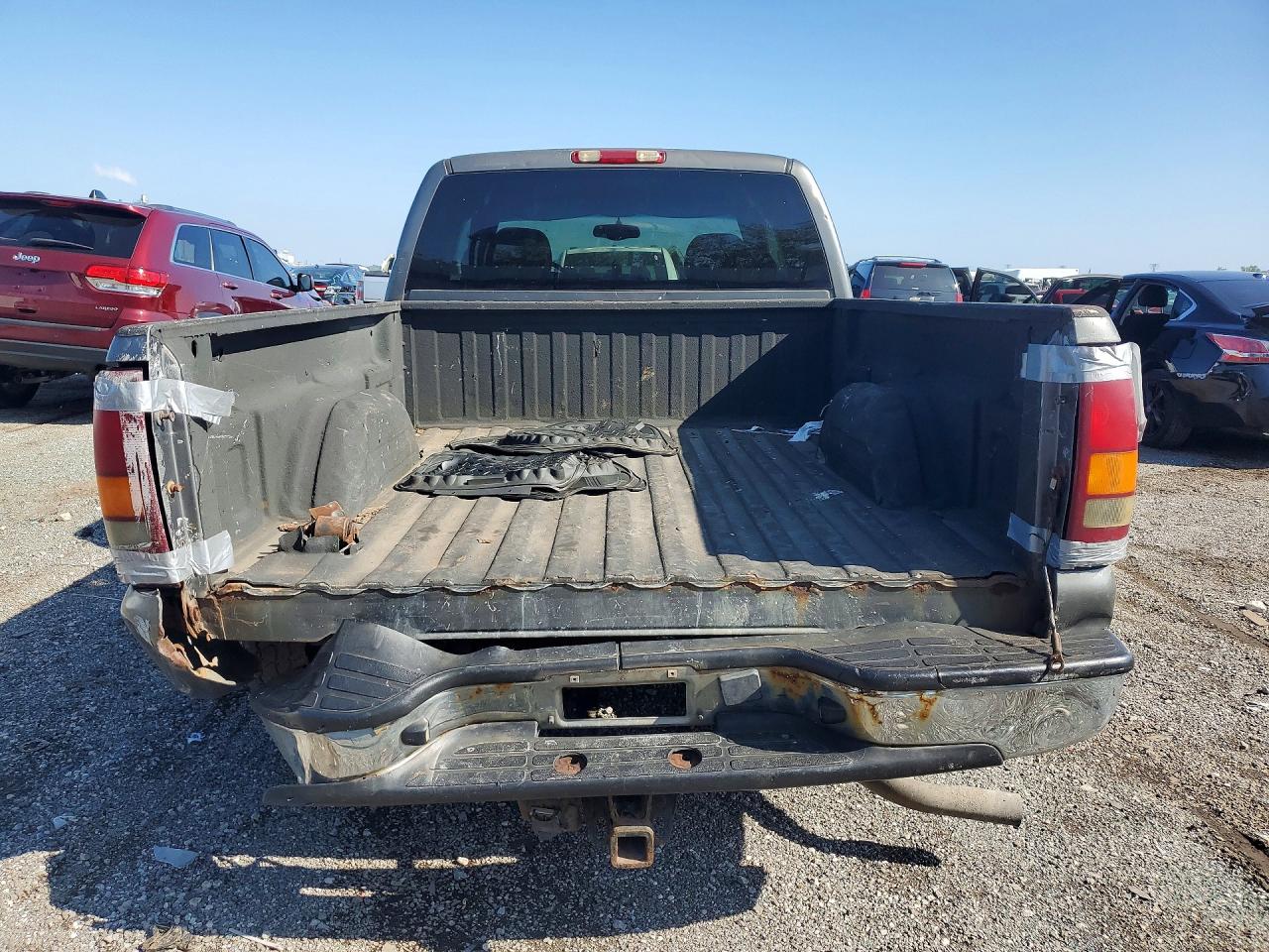 2002 Chevrolet Silverado C1500 Charcoal vin: 2GCEC19T521349338