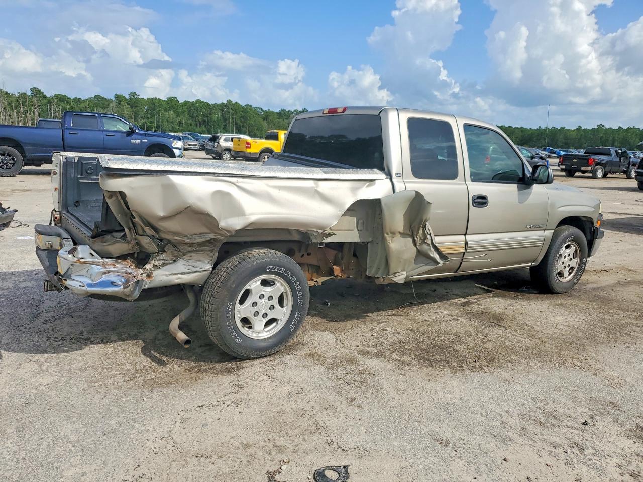 2002 Chevrolet Silverado C1500 Tan vin: 2GCEC19T521415189