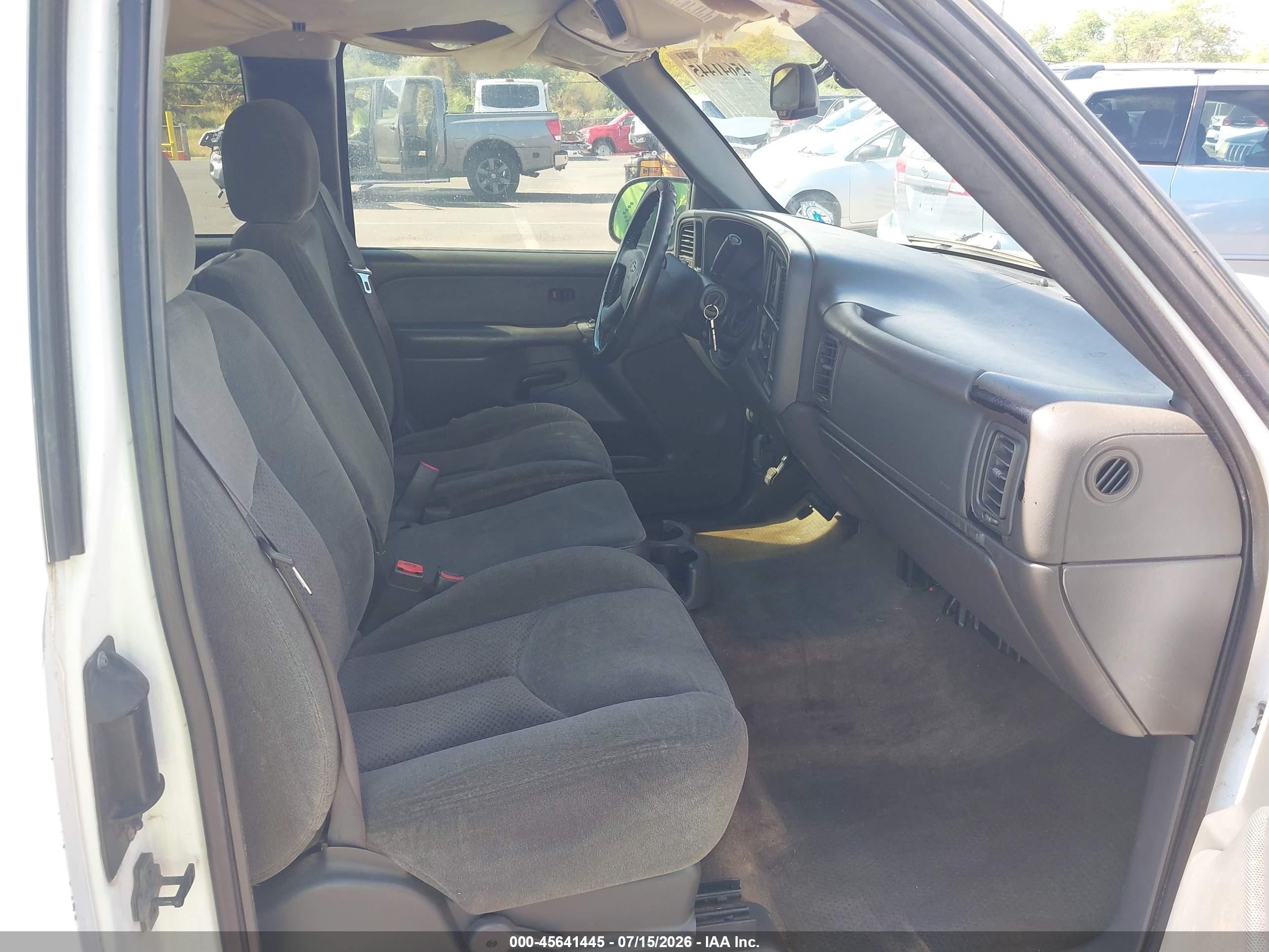 2003 Chevrolet Silverado 1500 Ls Белый vin: 2GCEC19T531147469
