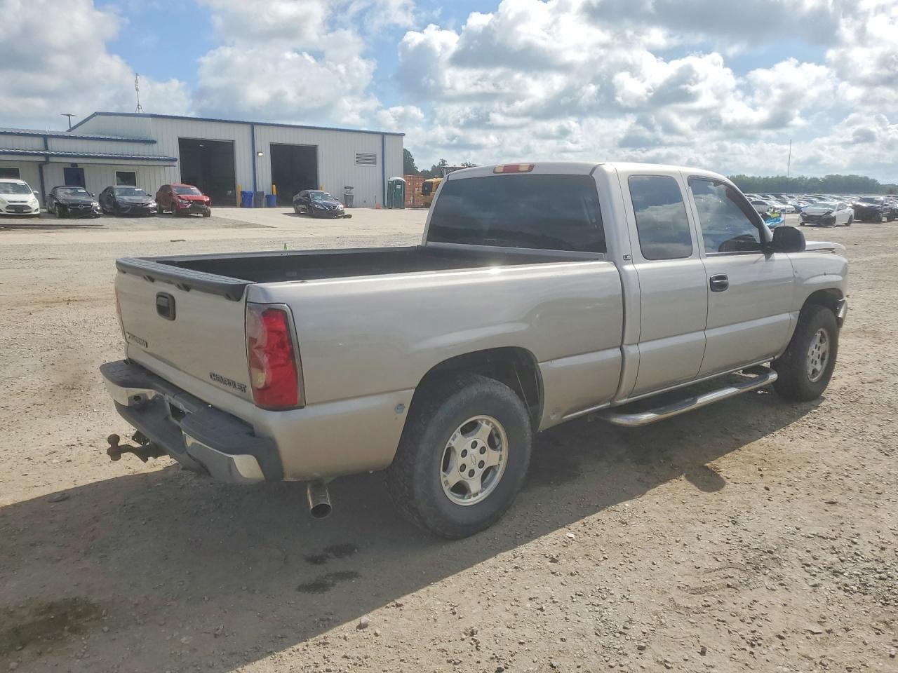 2003 Chevrolet Silverado C1500 Beige vin: 2GCEC19T531372412