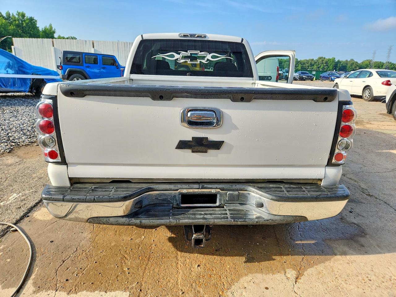 2004 Chevrolet Silverado C1500 White vin: 2GCEC19T541369642