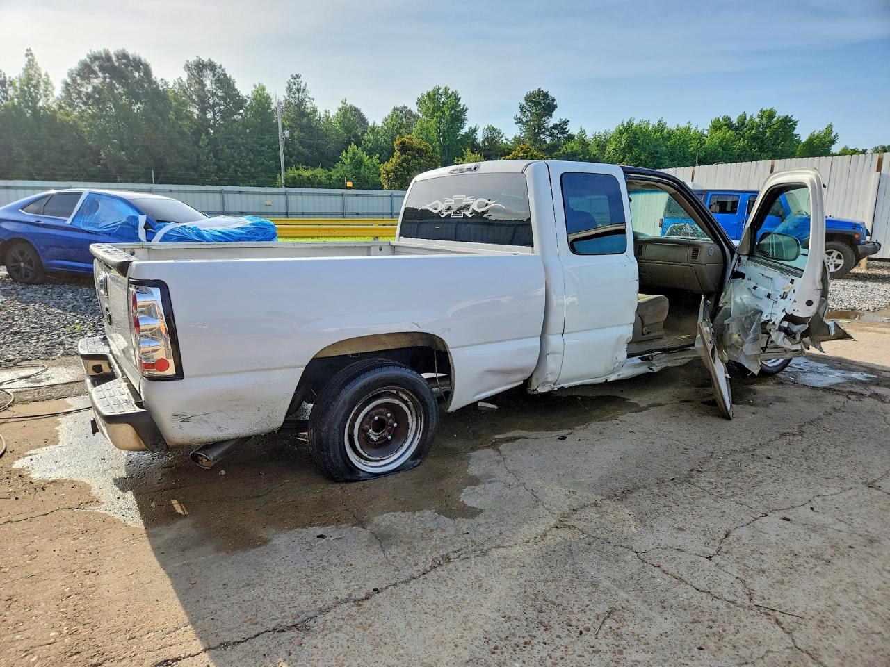 2004 Chevrolet Silverado C1500 White vin: 2GCEC19T541369642