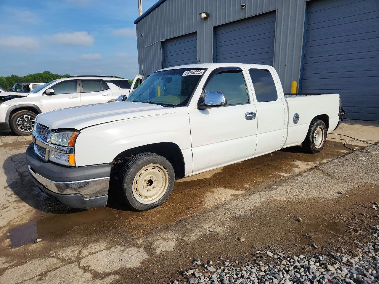 2004 Chevrolet Silverado C1500 White vin: 2GCEC19T541369642