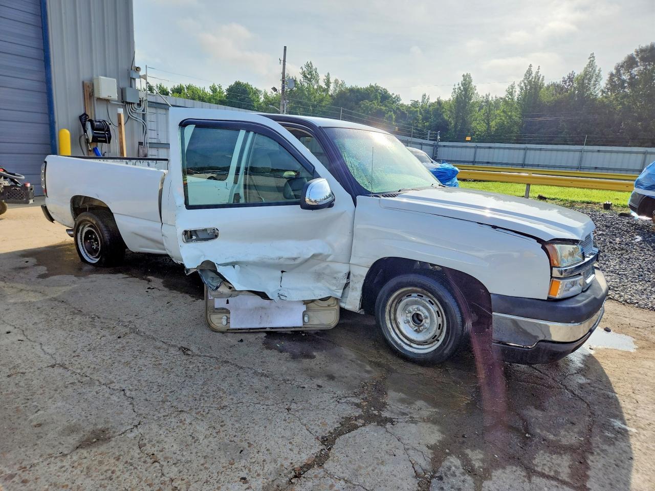 2004 Chevrolet Silverado C1500 White vin: 2GCEC19T541369642