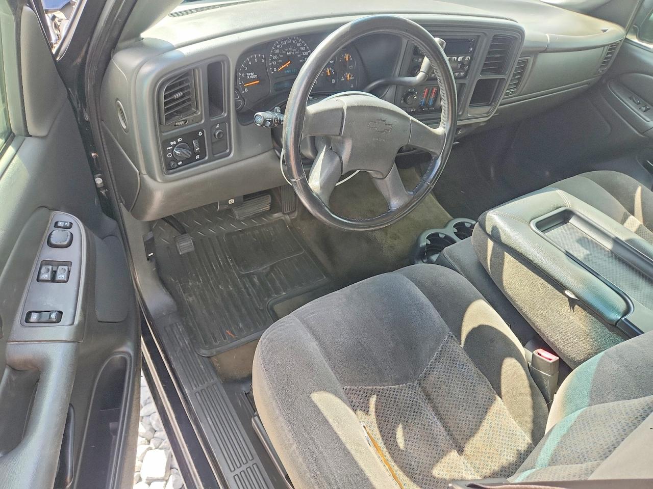 2005 Chevrolet Silverado C1500 Черный vin: 2GCEC19T551269008