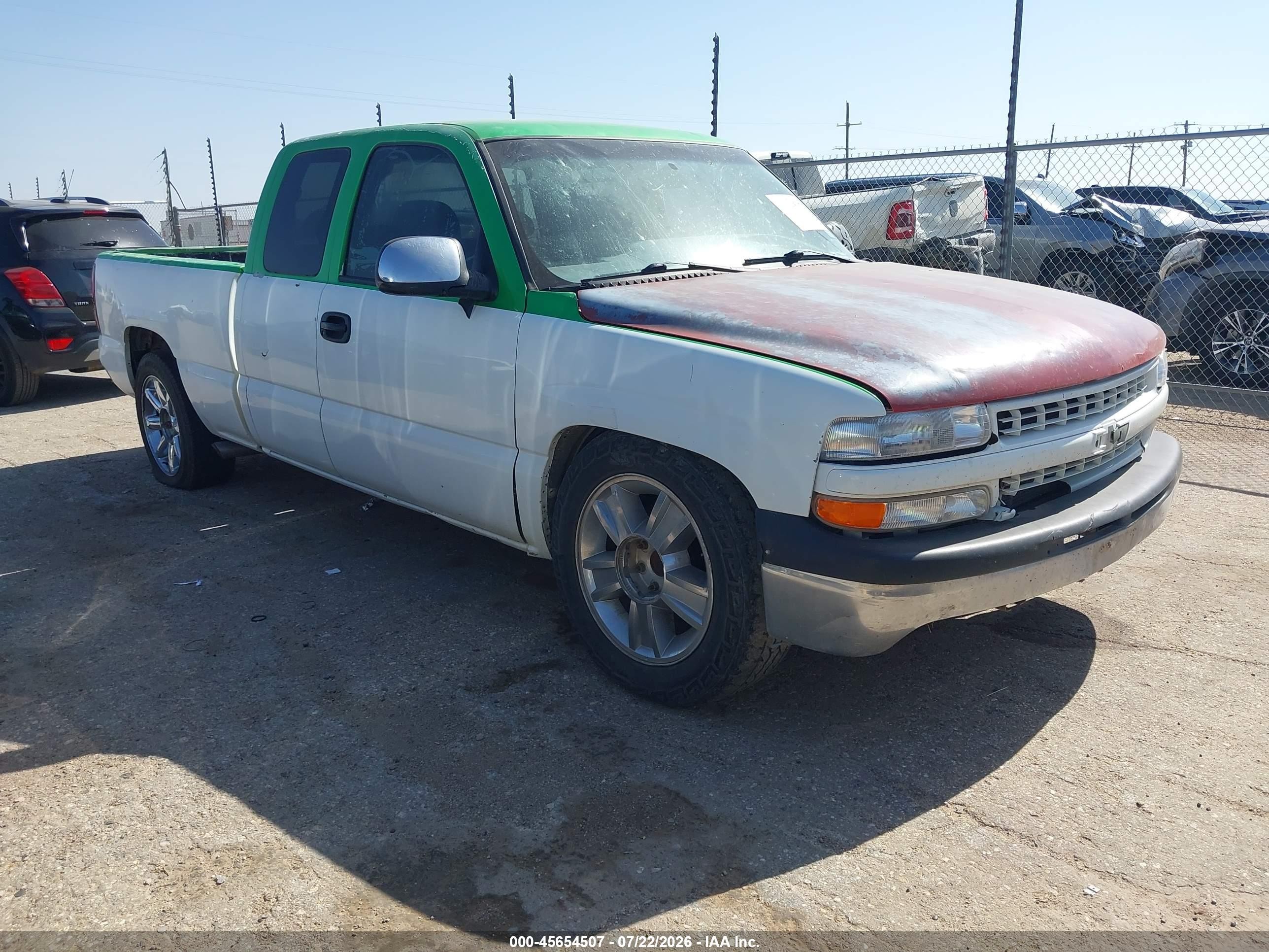 2001 Chevrolet Silverado 1500 Ls White vin: 2GCEC19T611342235