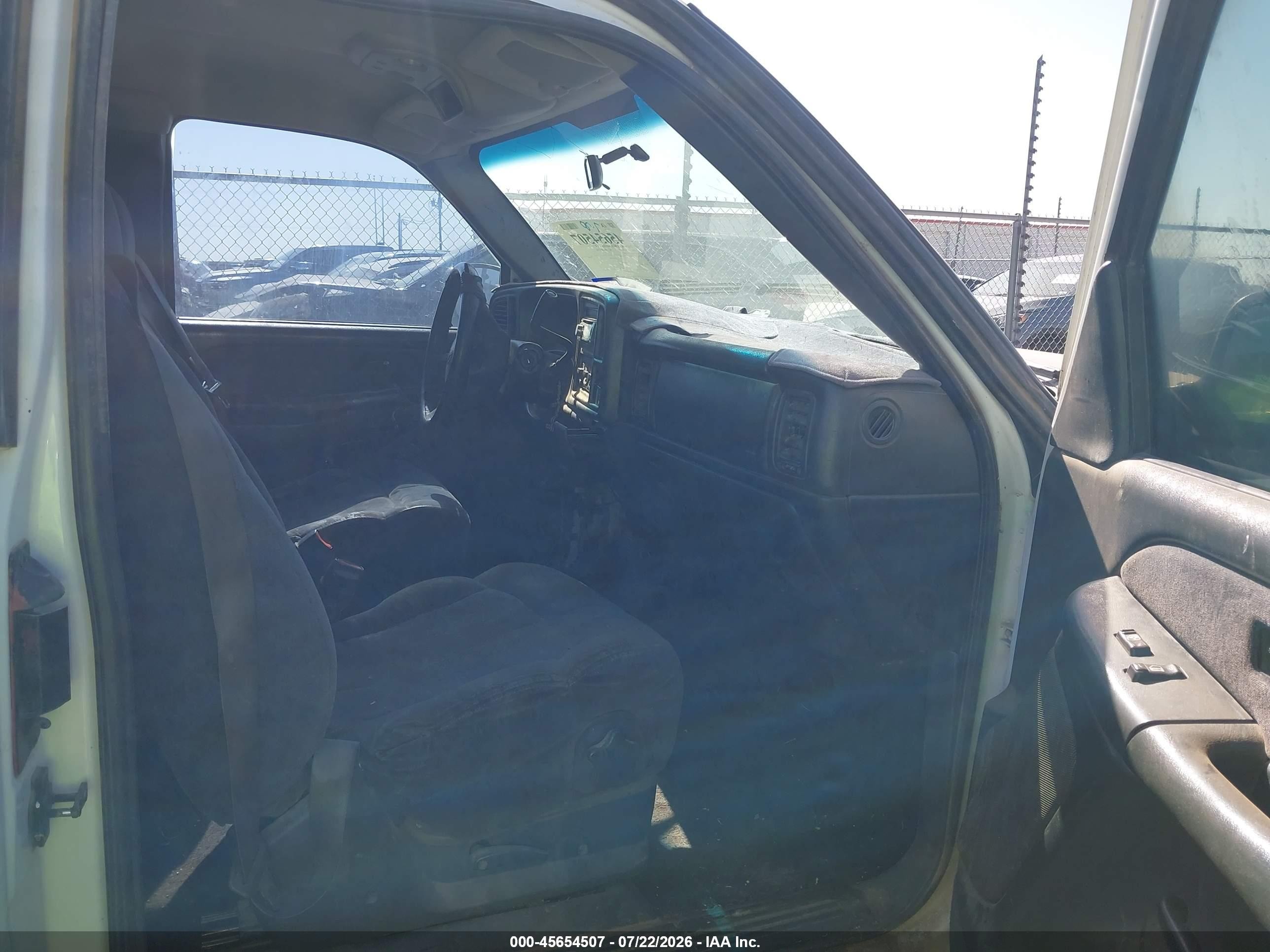 2001 Chevrolet Silverado 1500 Ls Белый vin: 2GCEC19T611342235