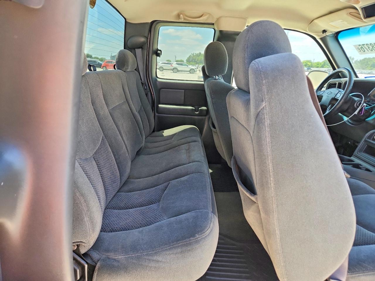 2004 Chevrolet Silverado C1500 Silver vin: 2GCEC19T641230930