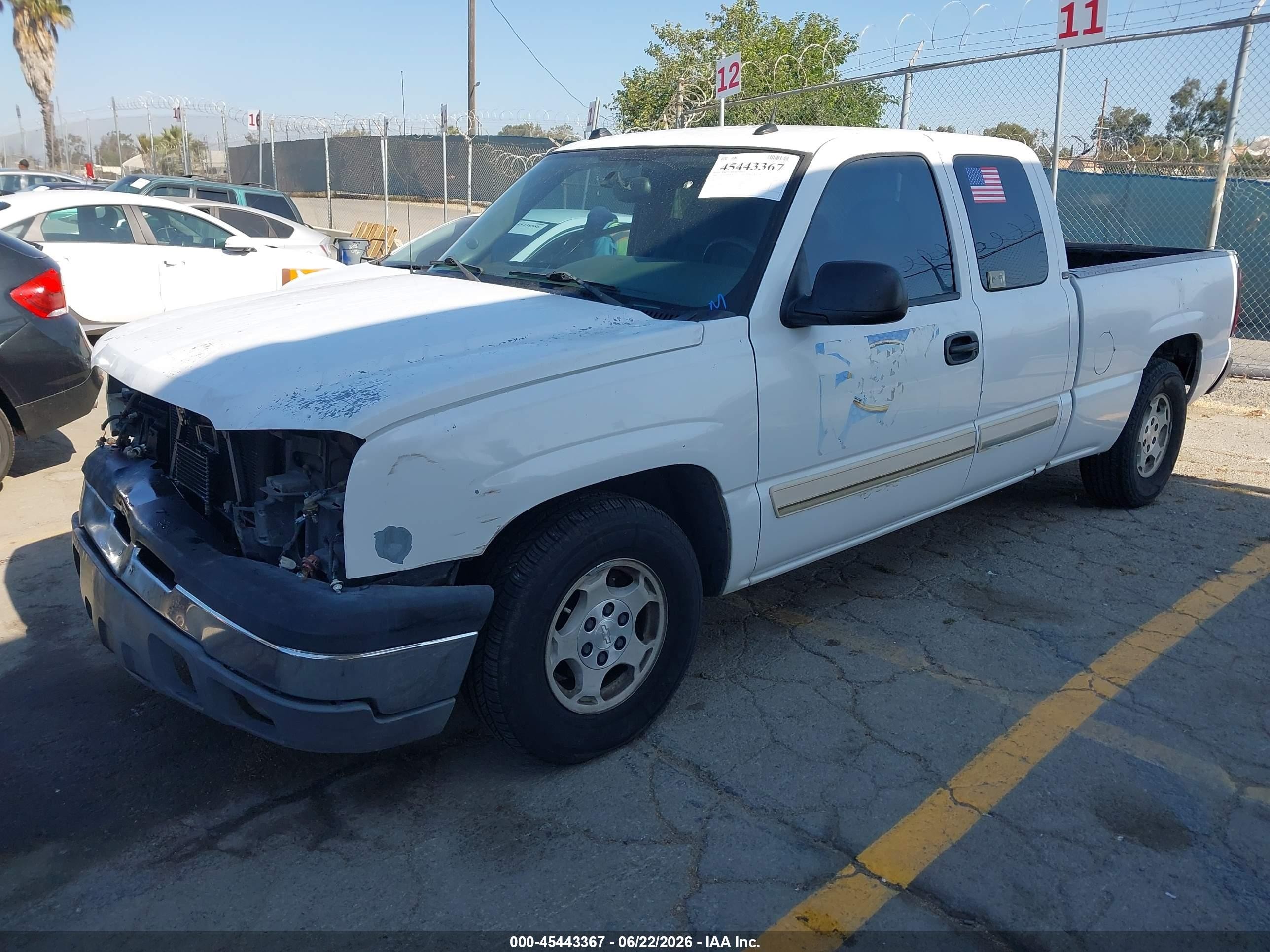 2004 Chevrolet Silverado 1500 Ls White vin: 2GCEC19T641384733