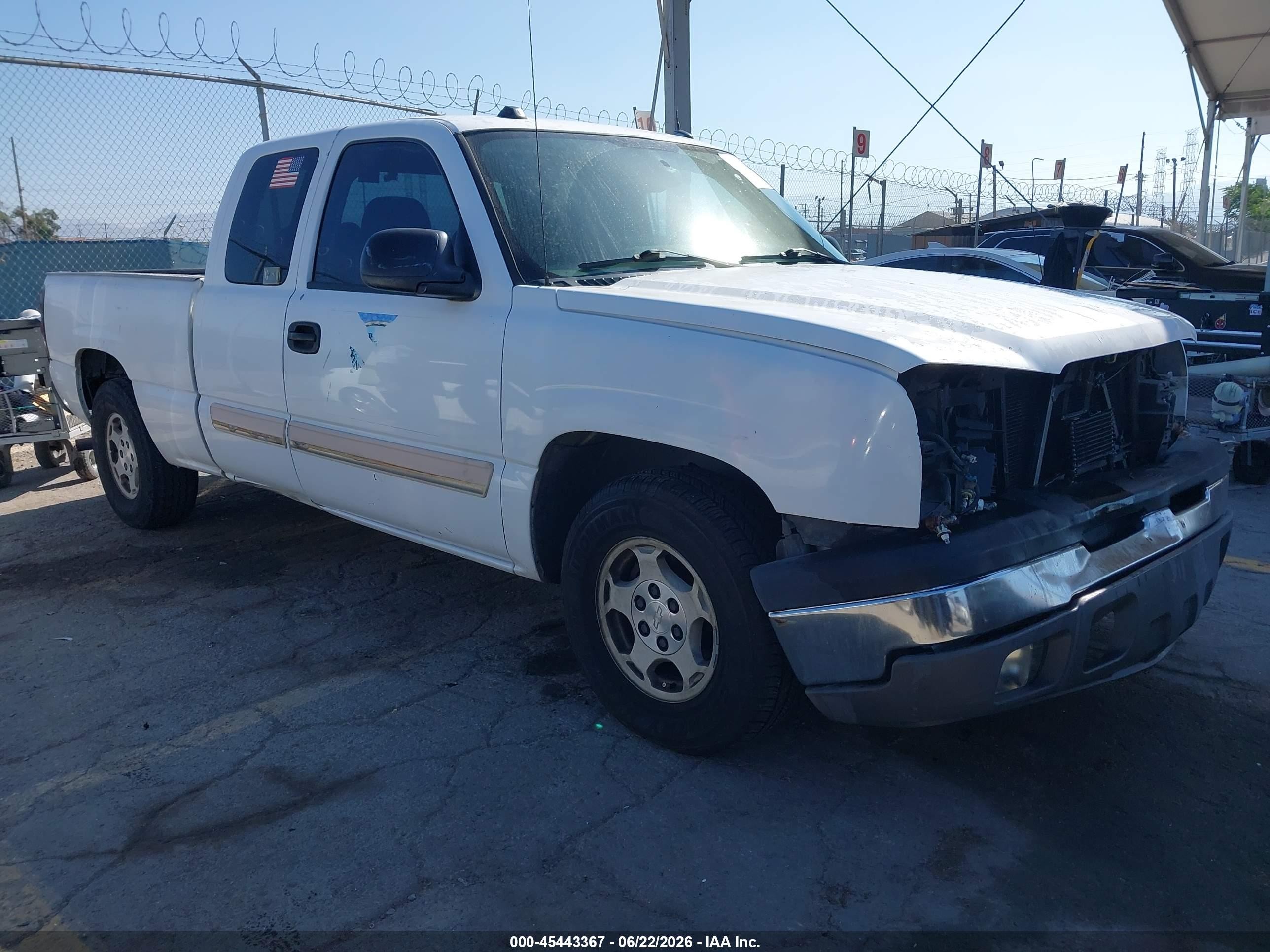 2004 Chevrolet Silverado 1500 Ls White vin: 2GCEC19T641384733