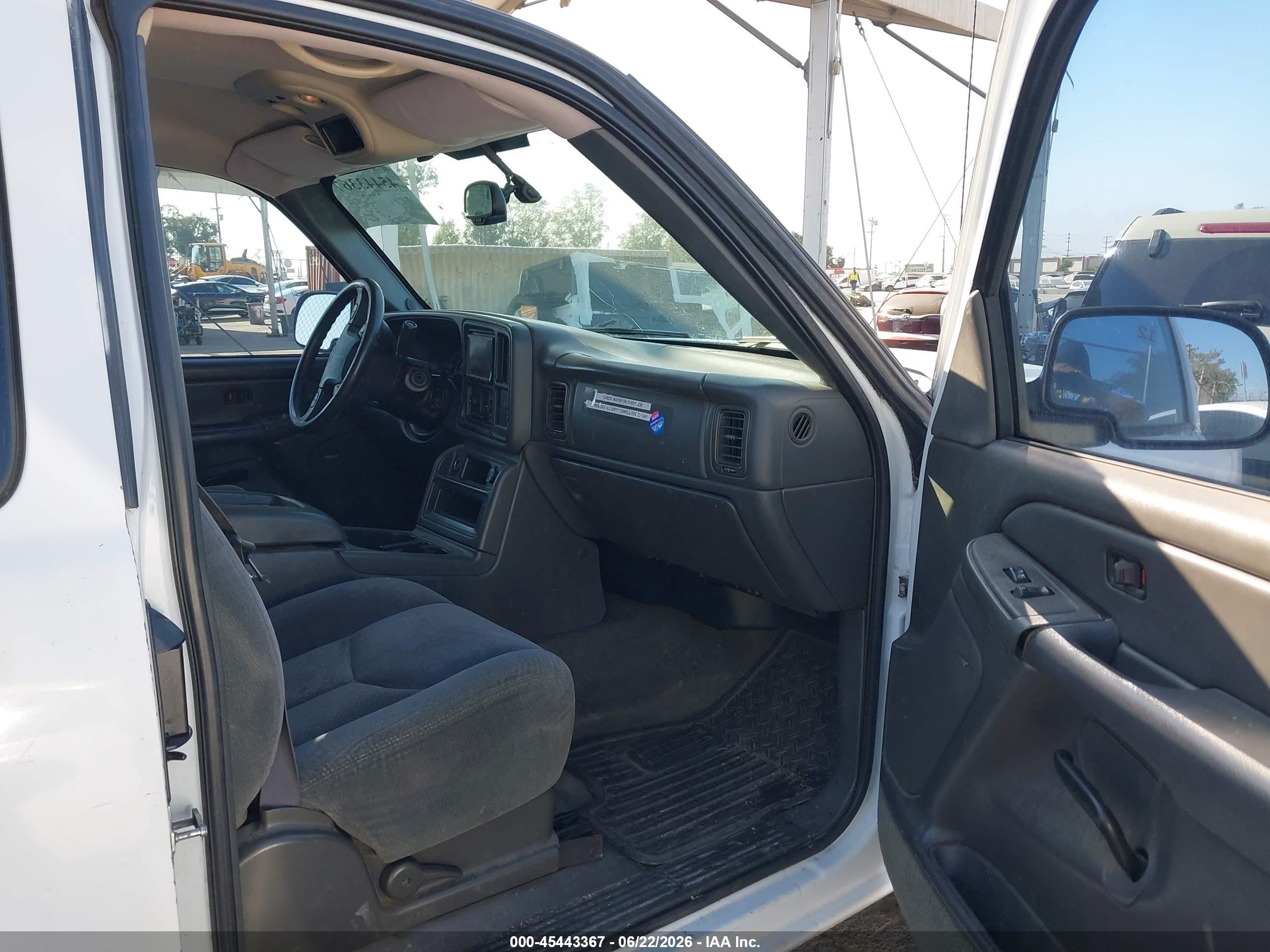 2004 Chevrolet Silverado 1500 Ls White vin: 2GCEC19T641384733