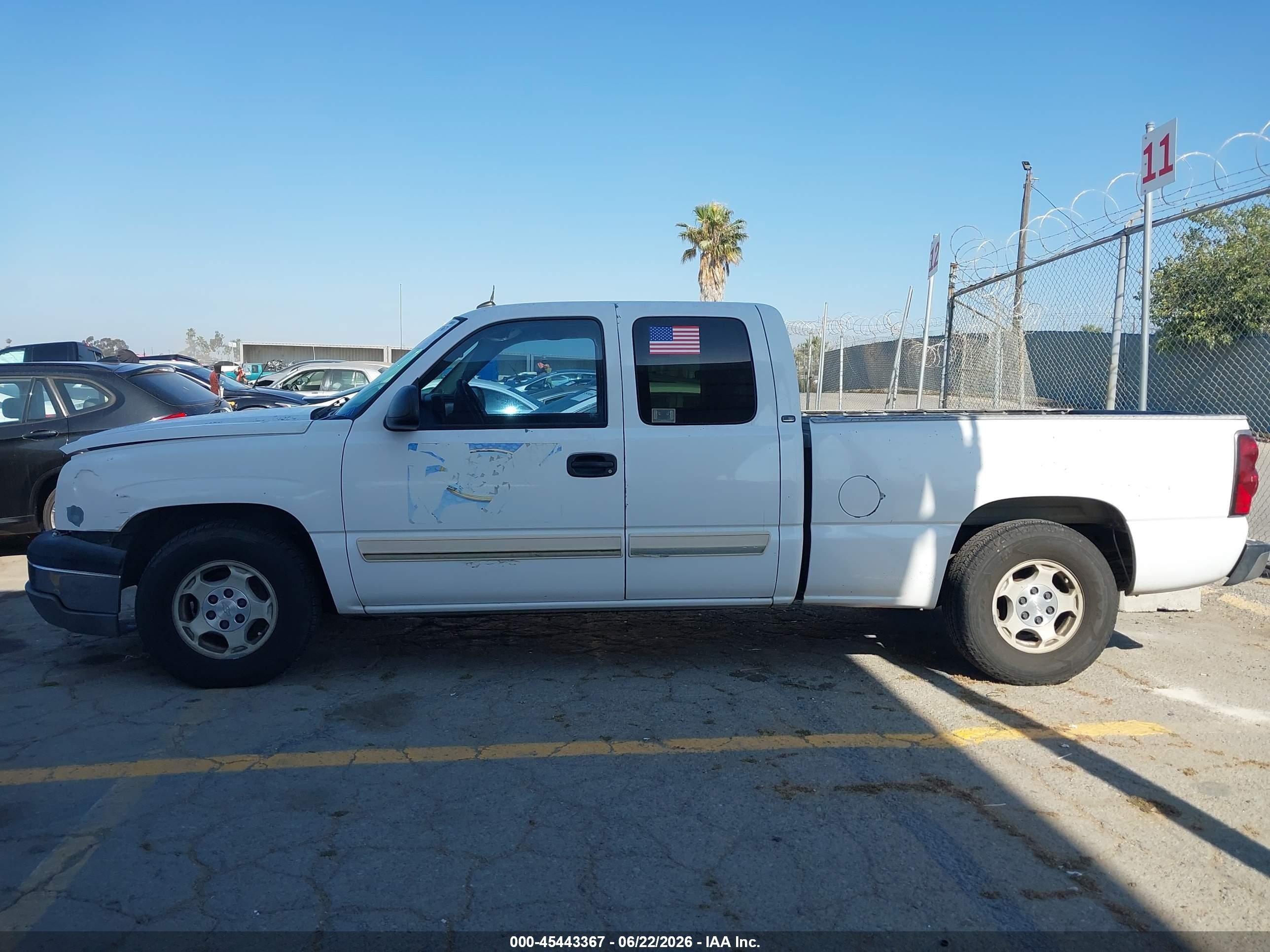 2004 Chevrolet Silverado 1500 Ls White vin: 2GCEC19T641384733