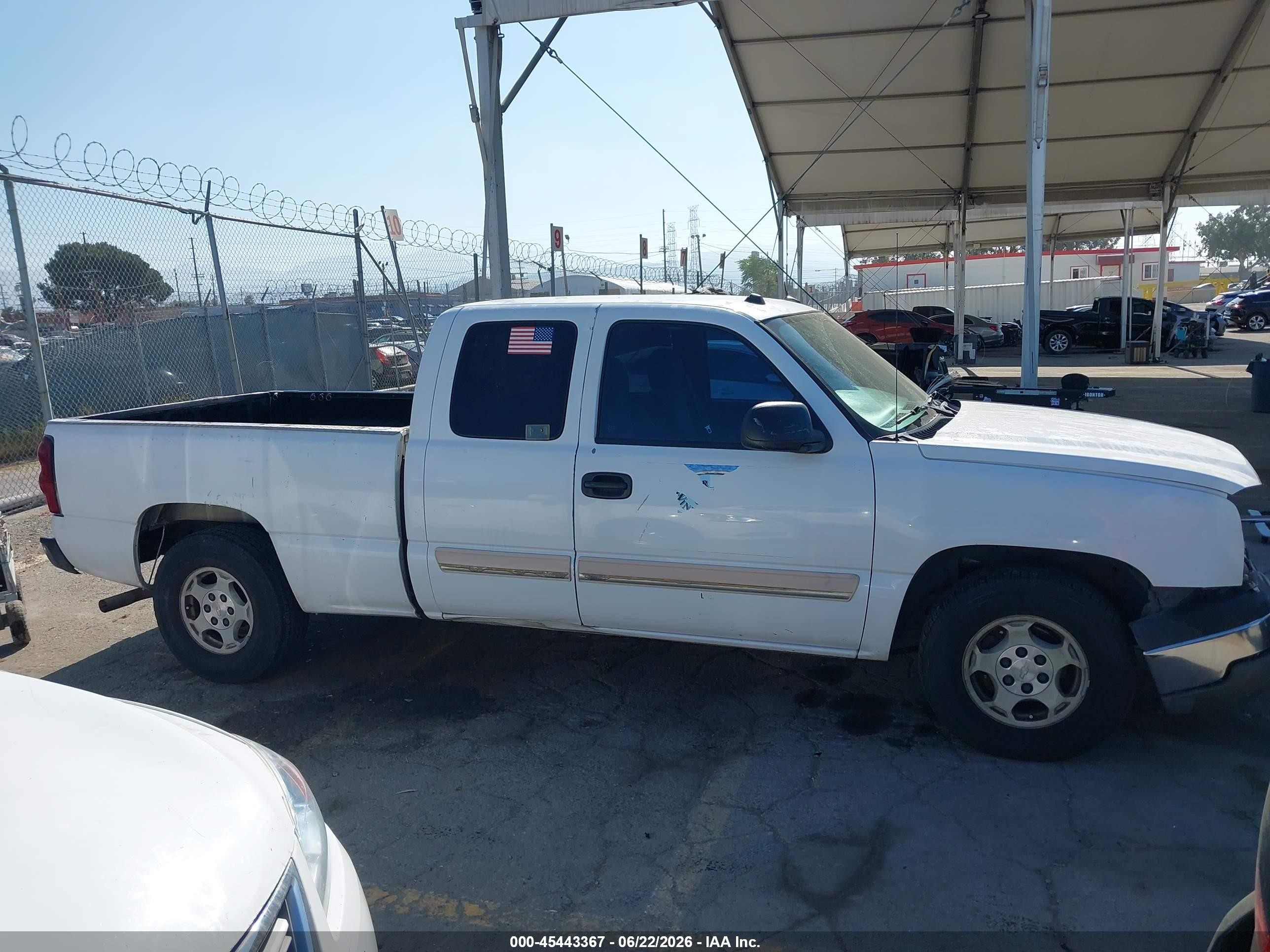 2004 Chevrolet Silverado 1500 Ls White vin: 2GCEC19T641384733