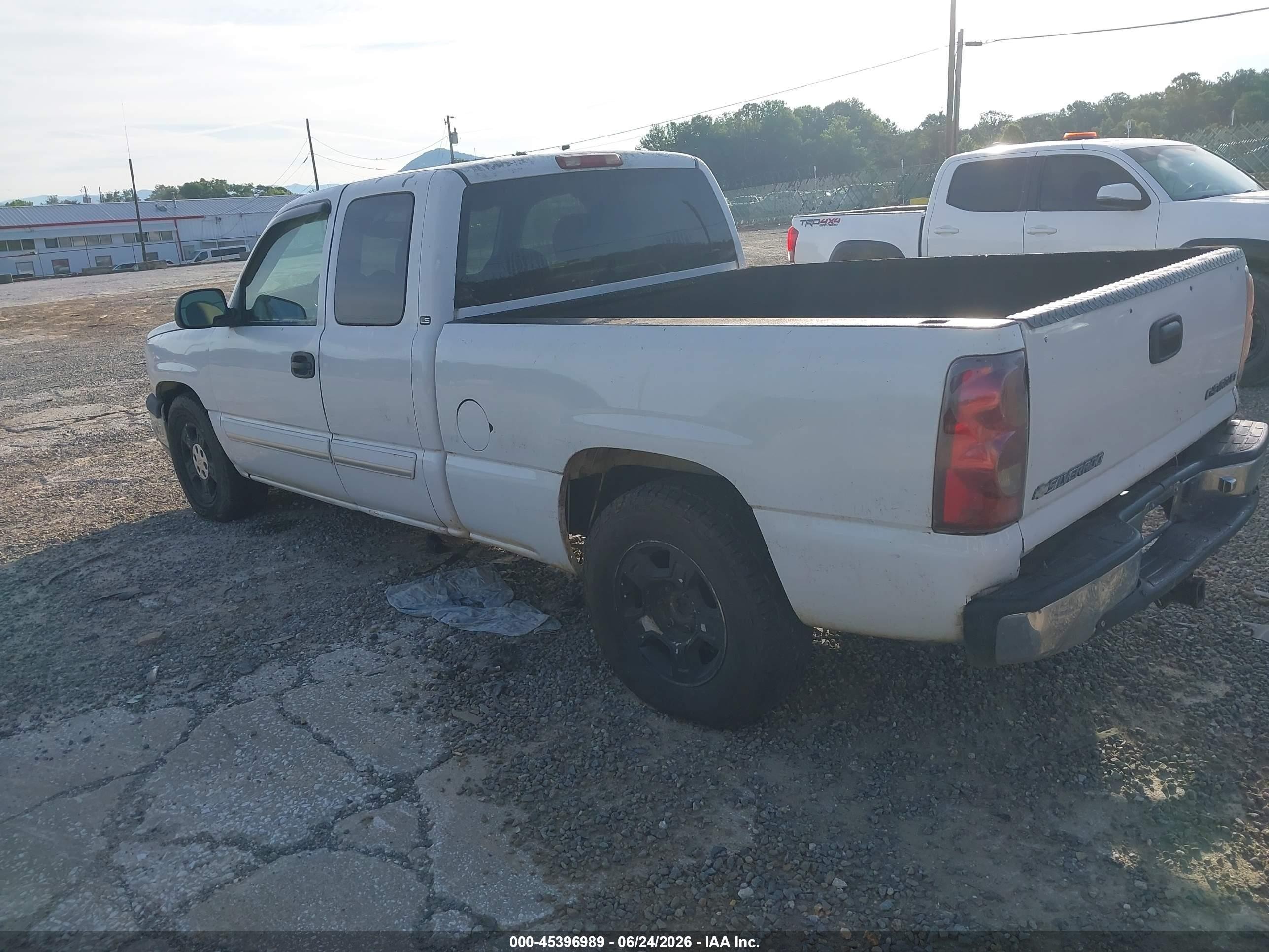2003 Chevrolet Silverado 1500 Ls White vin: 2GCEC19T731253602