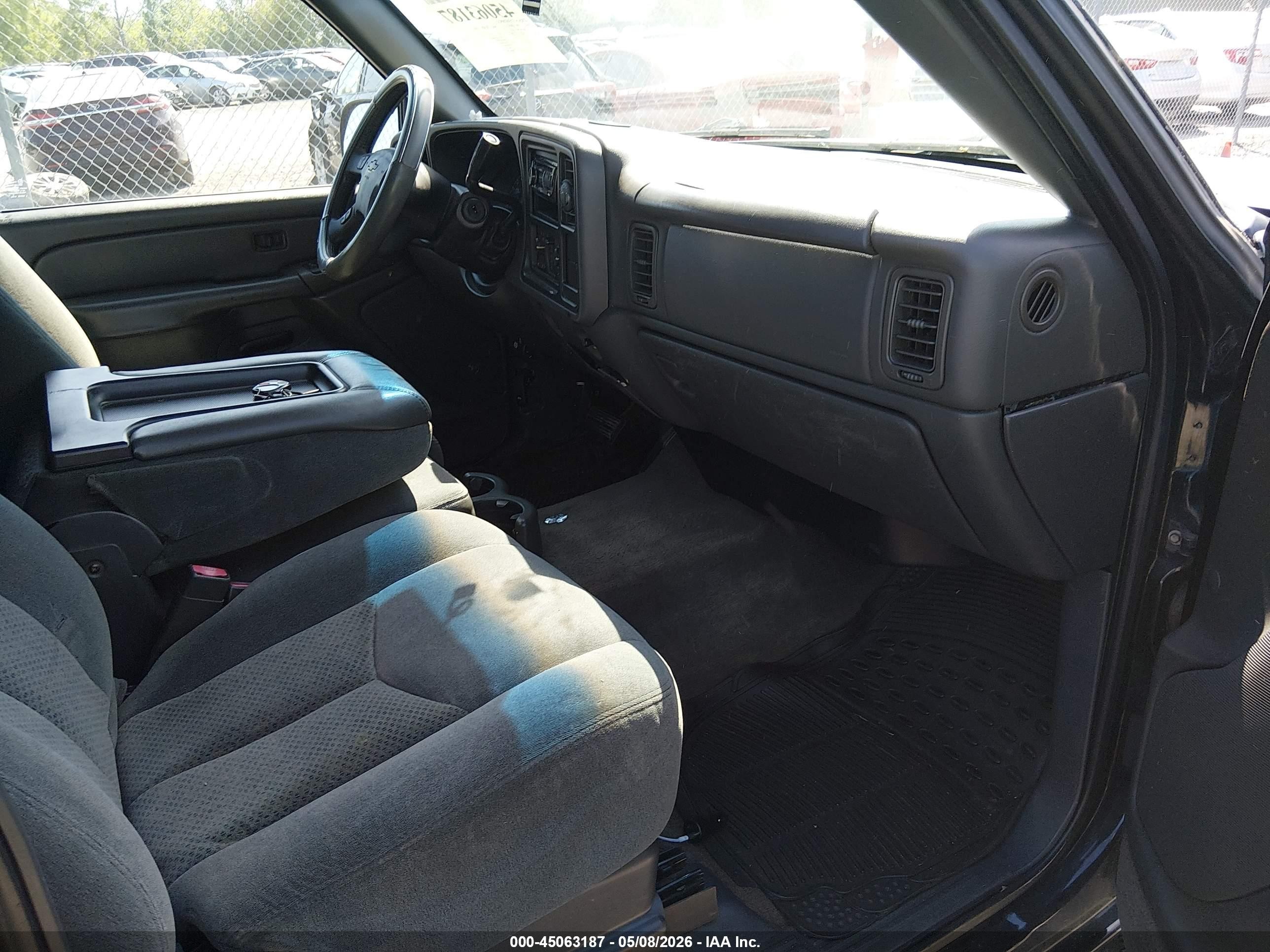 2004 Chevrolet Silverado 1500 Ls Черный vin: 2GCEC19T741303917