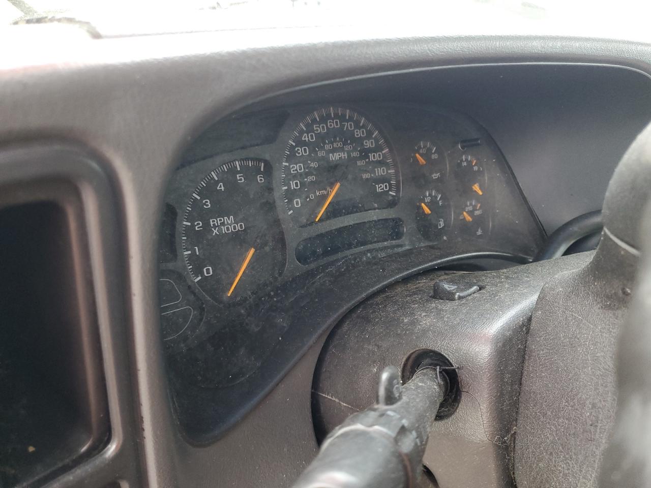 2005 Chevrolet Silverado C1500 Burgundy vin: 2GCEC19T751146763