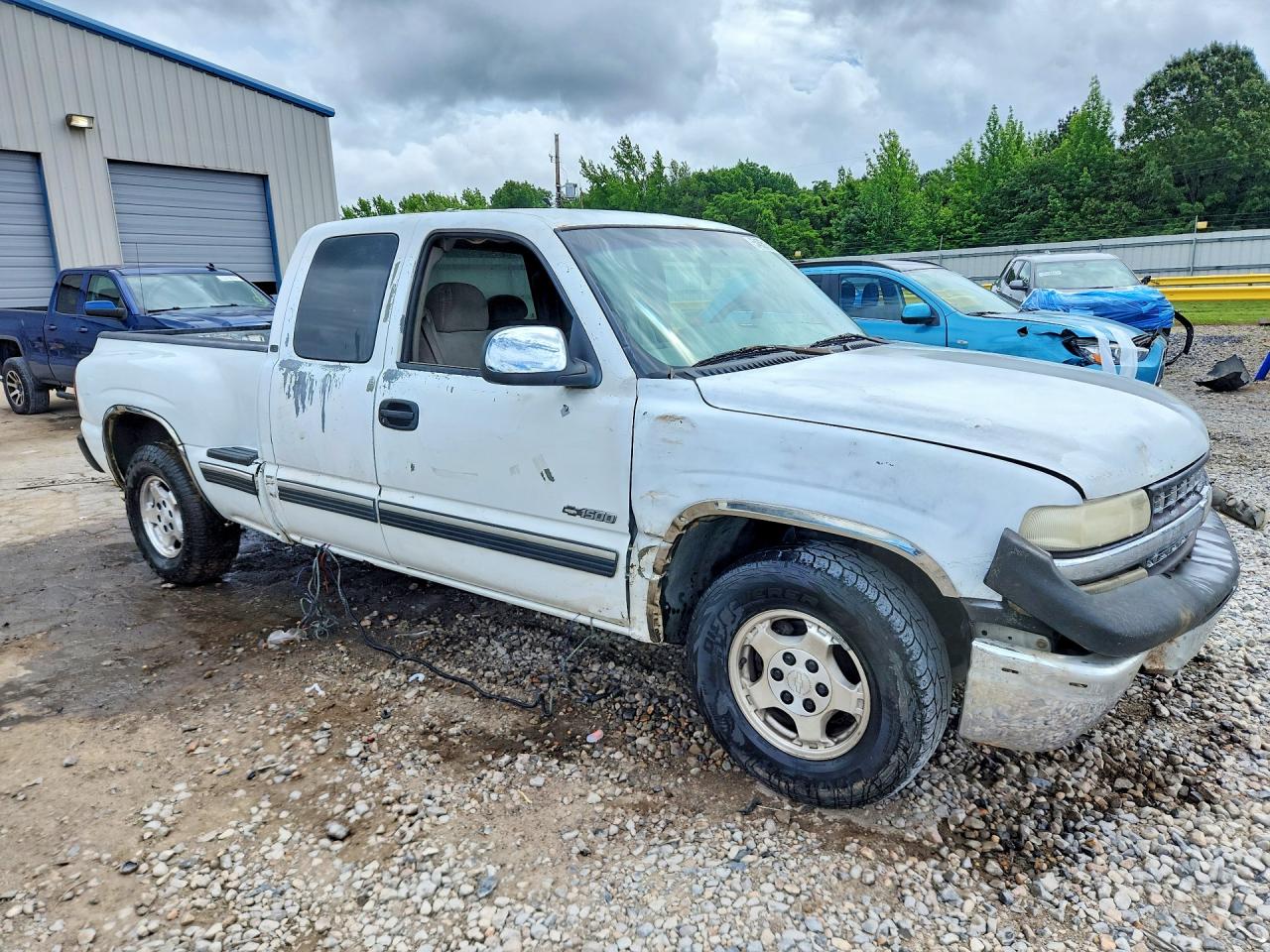 2001 Chevrolet Silverado C1500 White vin: 2GCEC19T811226356