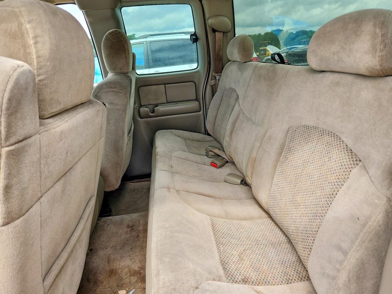2001 Chevrolet Silverado C1500 White vin: 2GCEC19T811226356