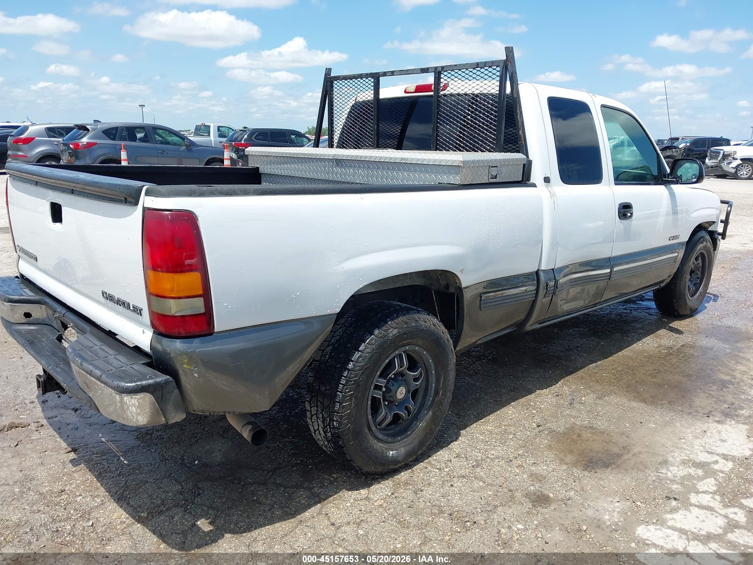 2001 Chevrolet Silverado 1500 Ls White vin: 2GCEC19T811326618