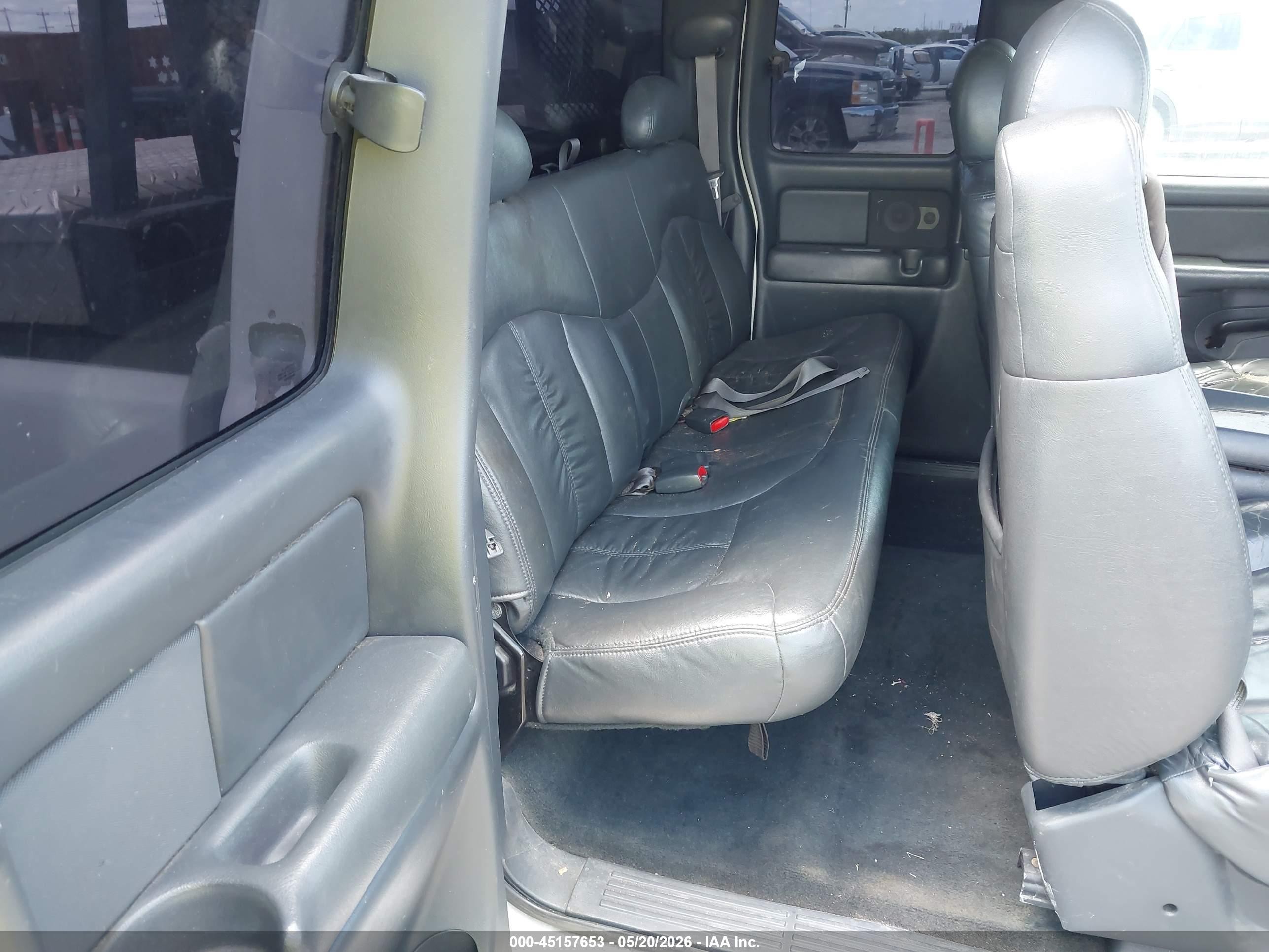 2001 Chevrolet Silverado 1500 Ls White vin: 2GCEC19T811326618