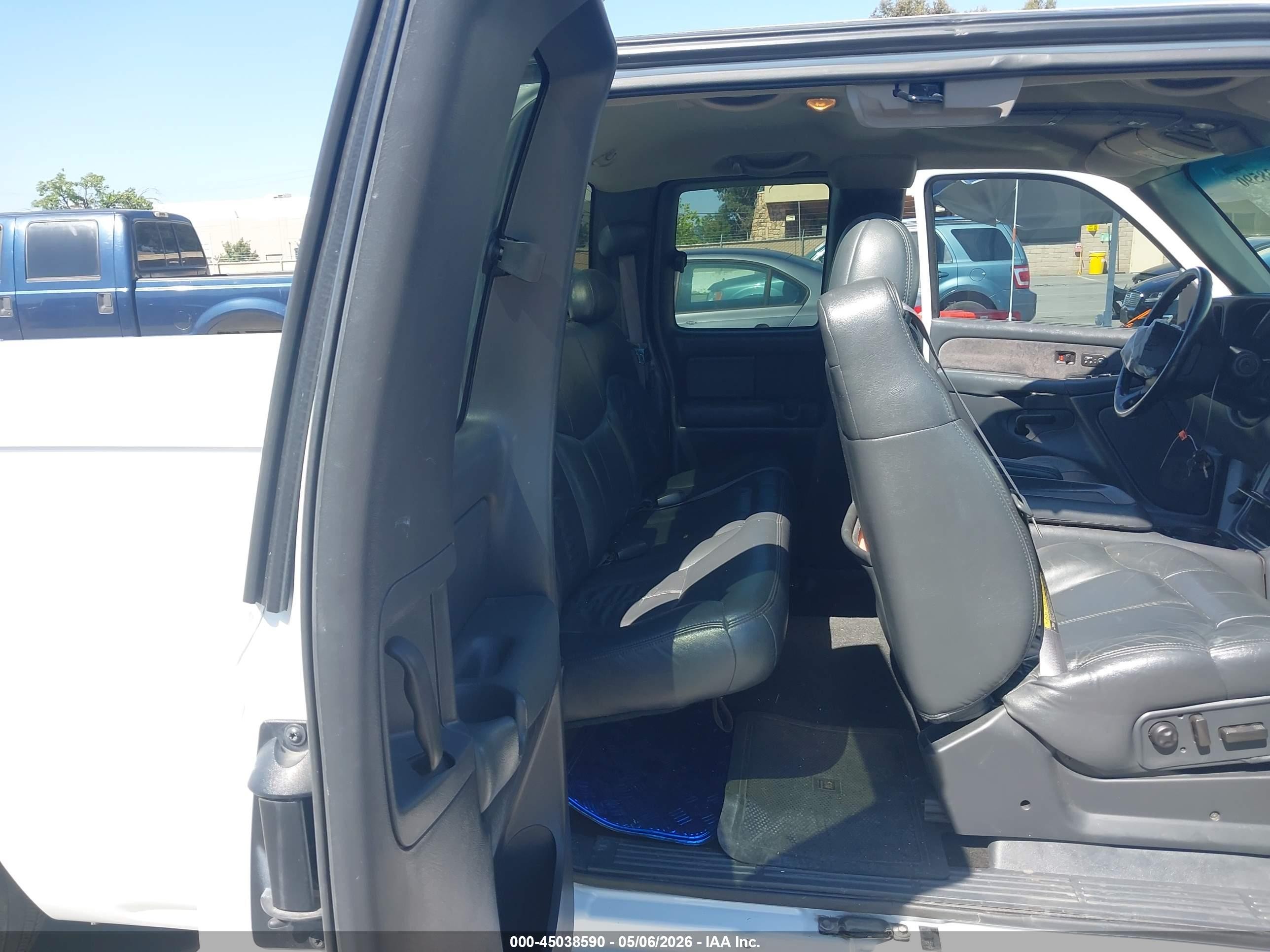2002 Chevrolet Silverado 1500 Lt White vin: 2GCEC19T821121060
