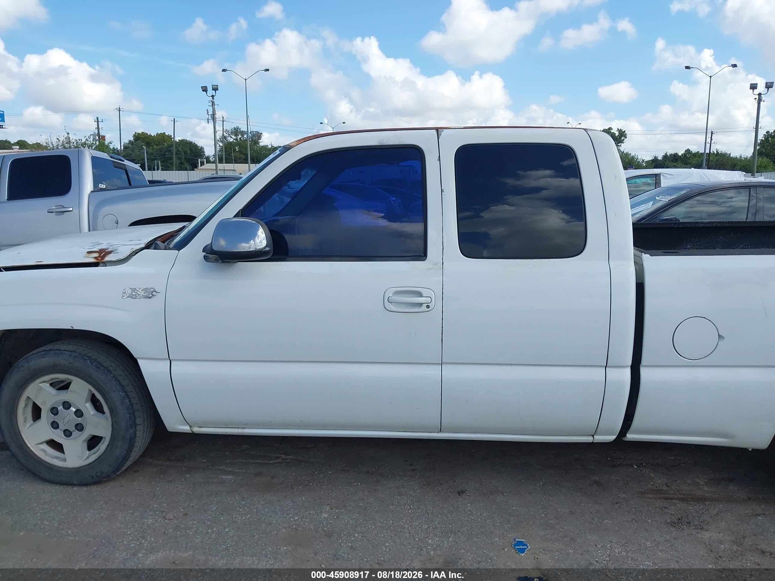 2002 Chevrolet Silverado 1500 Ls White vin: 2GCEC19T821326183