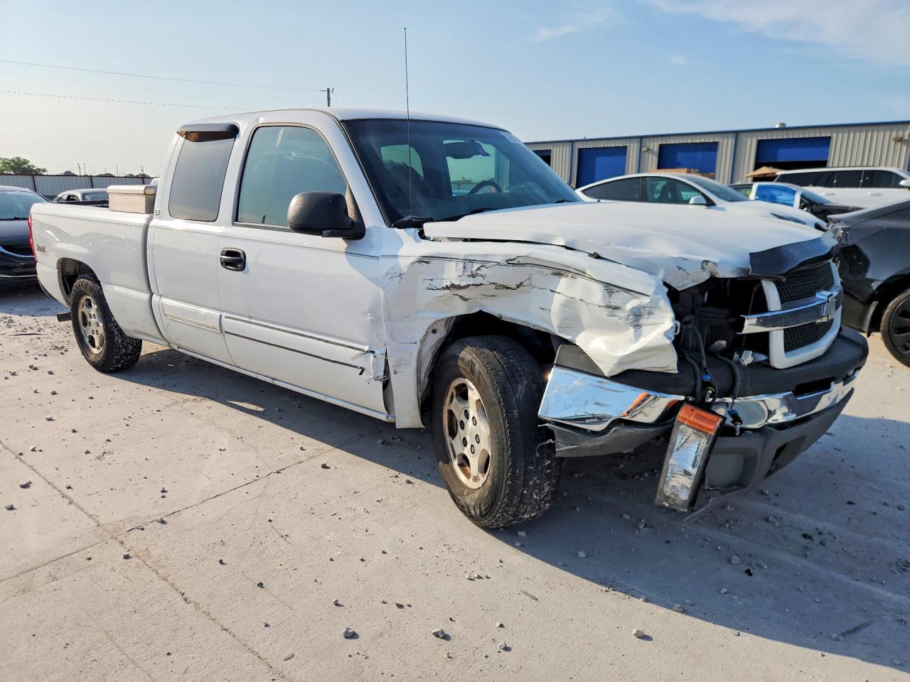 2003 Chevrolet Silverado C1500 White vin: 2GCEC19T831231978
