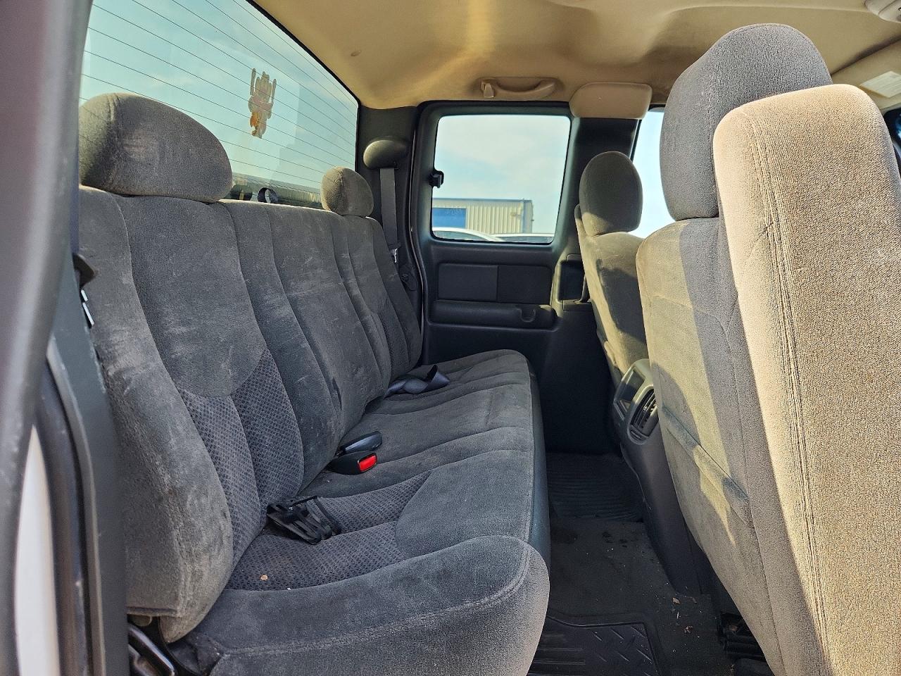 2003 Chevrolet Silverado C1500 White vin: 2GCEC19T831231978