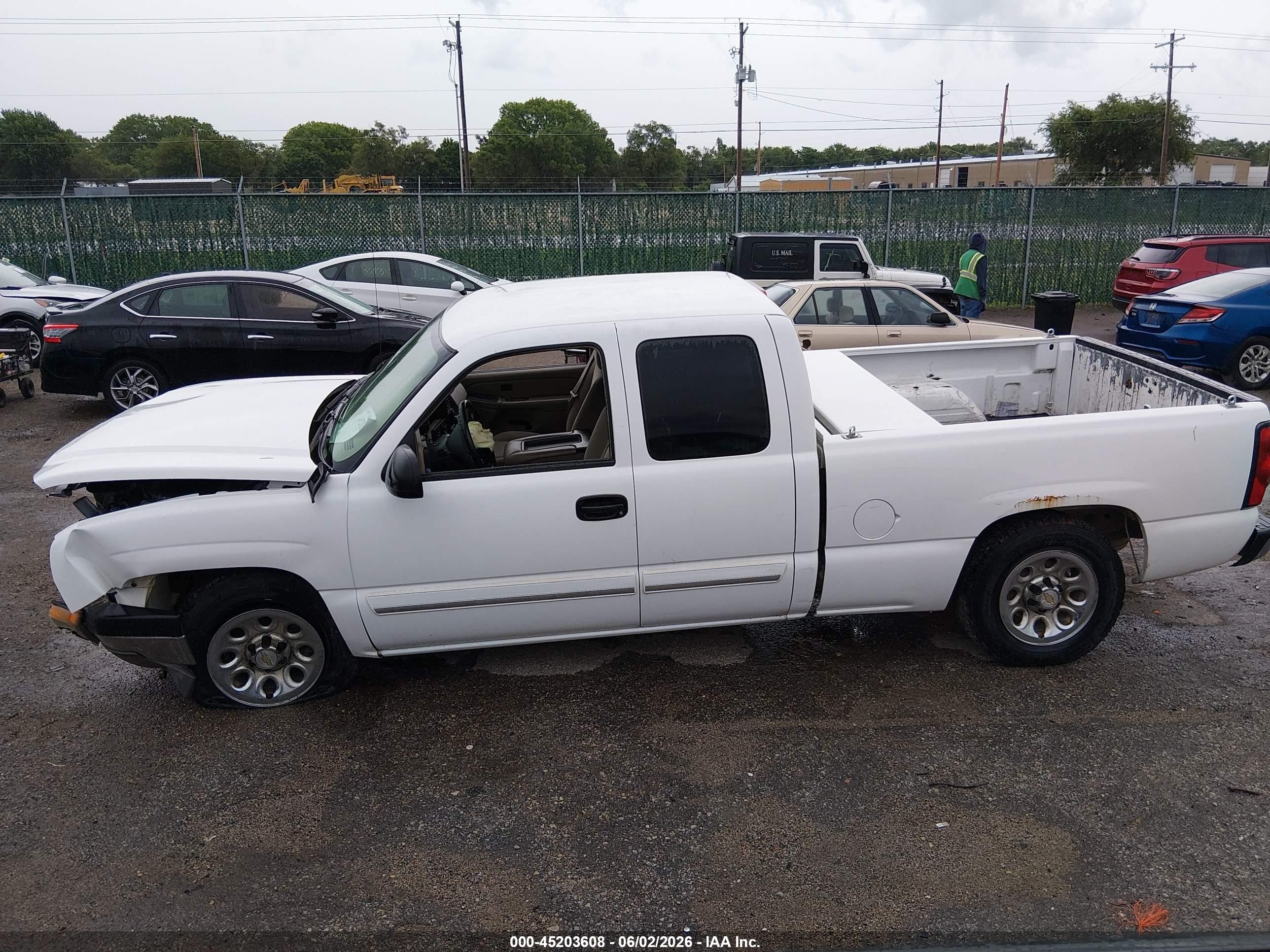 2005 Chevrolet Silverado 1500 Ls White vin: 2GCEC19T851251196
