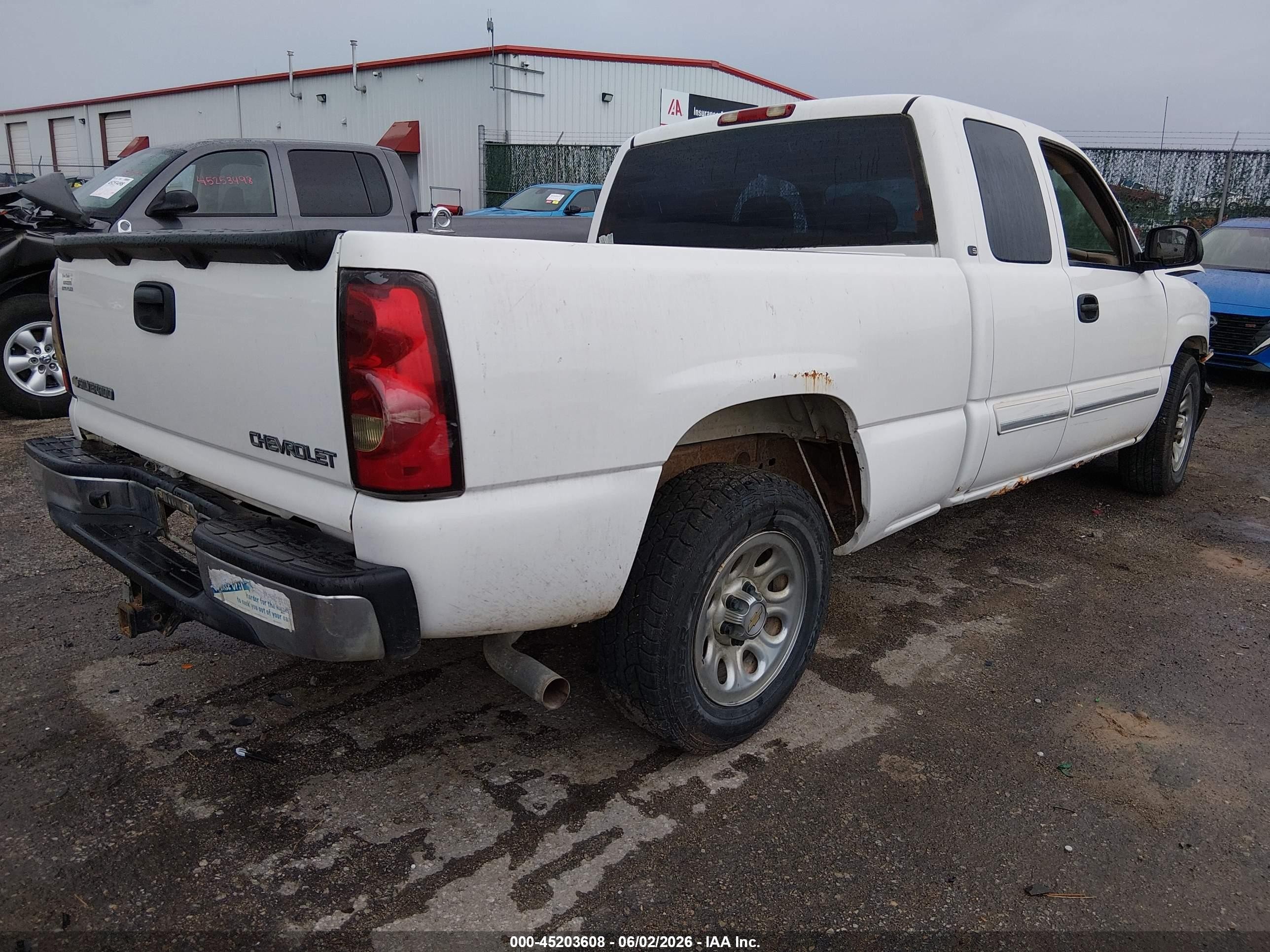 2005 Chevrolet Silverado 1500 Ls White vin: 2GCEC19T851251196