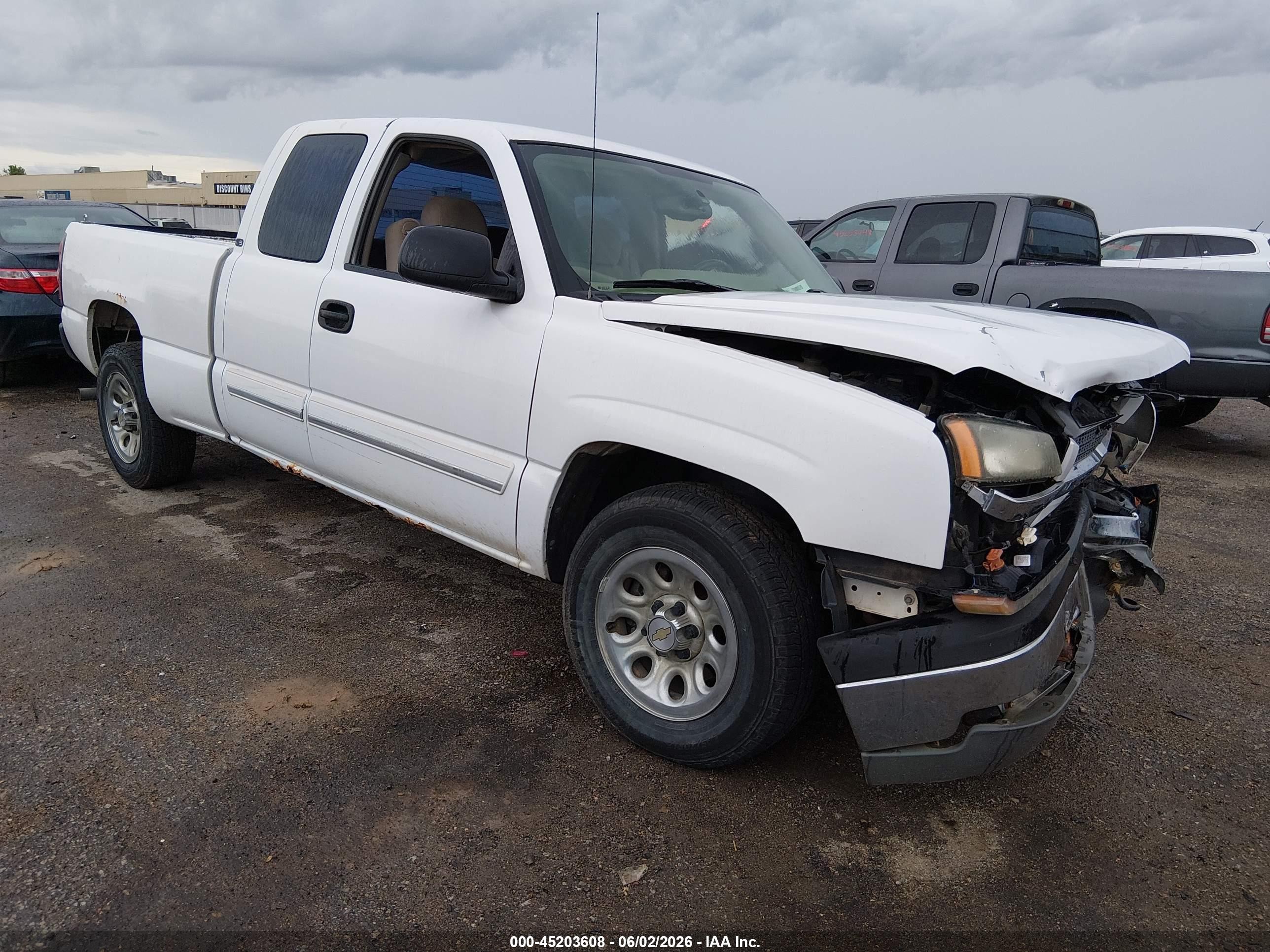 2005 Chevrolet Silverado 1500 Ls White vin: 2GCEC19T851251196