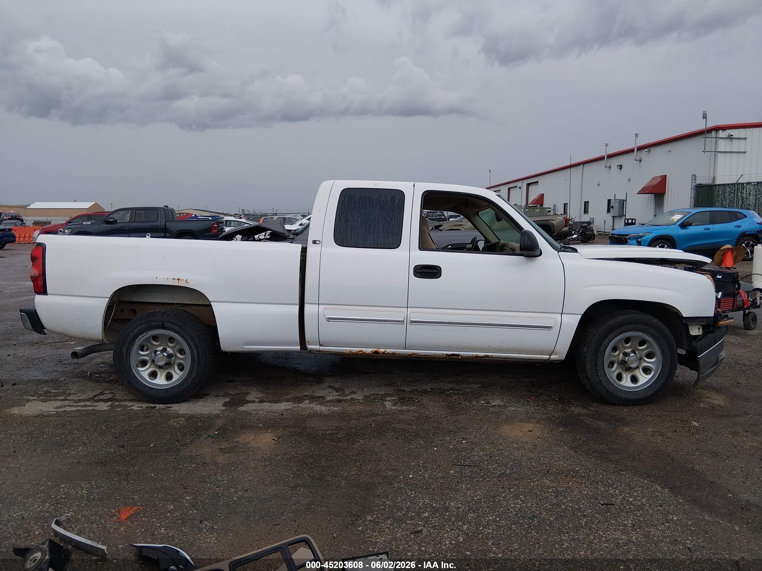 2005 Chevrolet Silverado 1500 Ls White vin: 2GCEC19T851251196